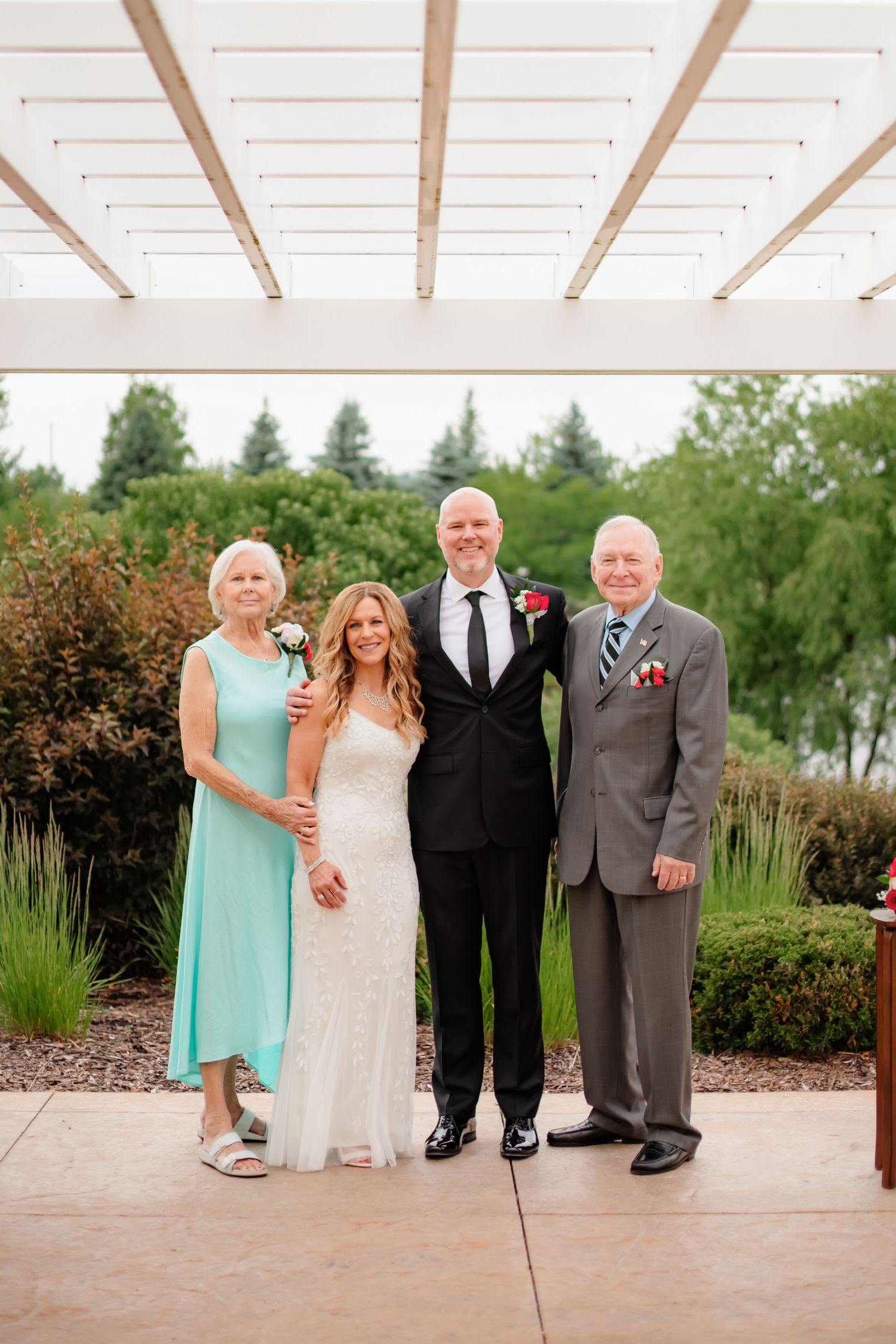 Willow & Wren Photography. Small intimate wedding photography in Eden Prairie, Minnesota.