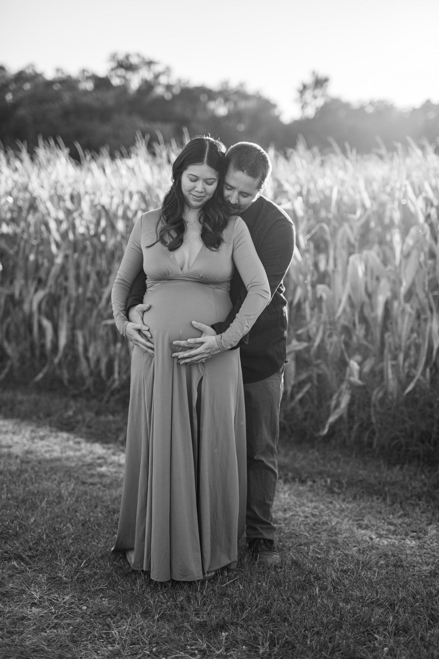 maternity black and white photography by Ashley Chance delmar delaware farm vibe with rustic feels