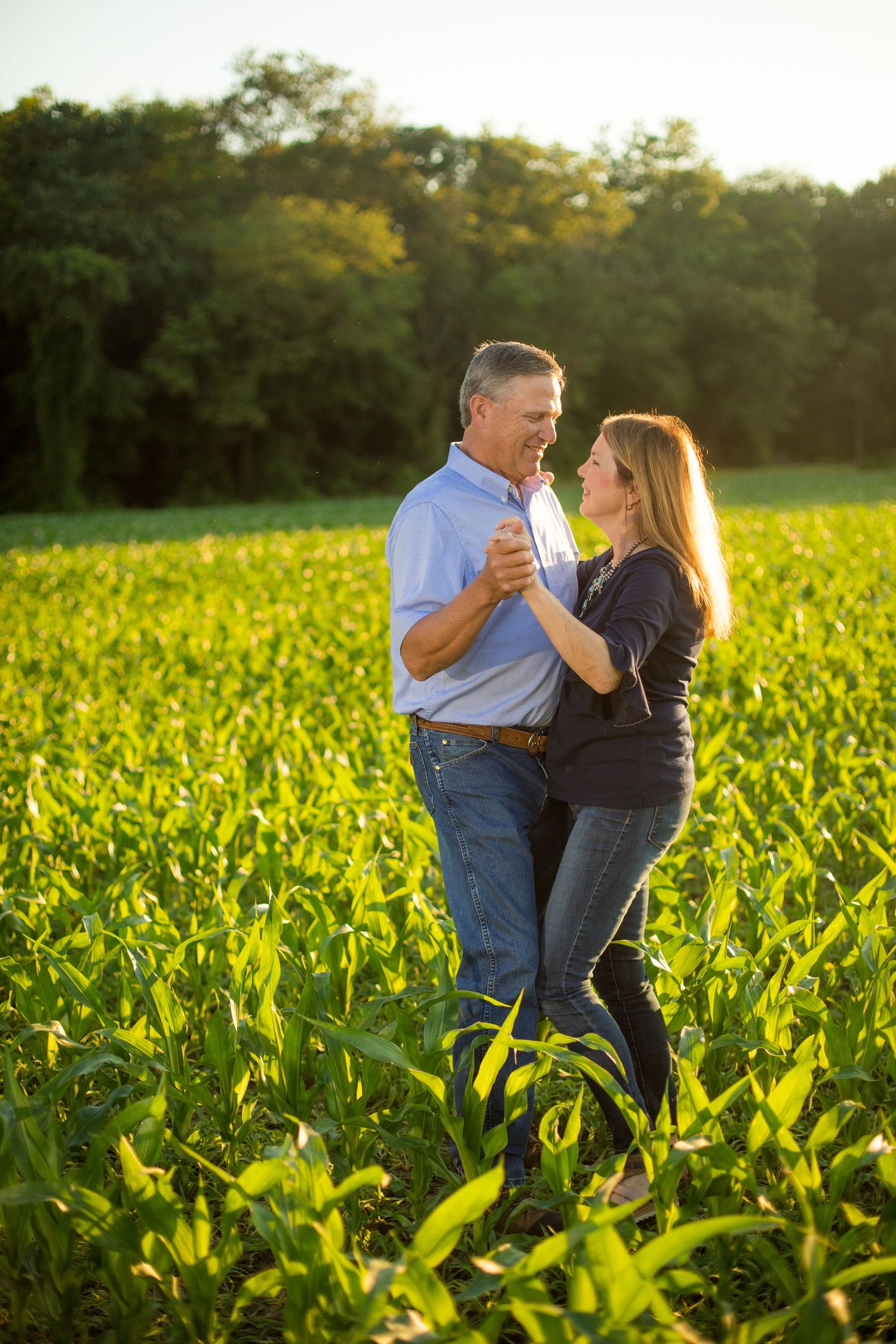 couple dancing in a corn field as the sun sets delmar delaware photography by ashley chance