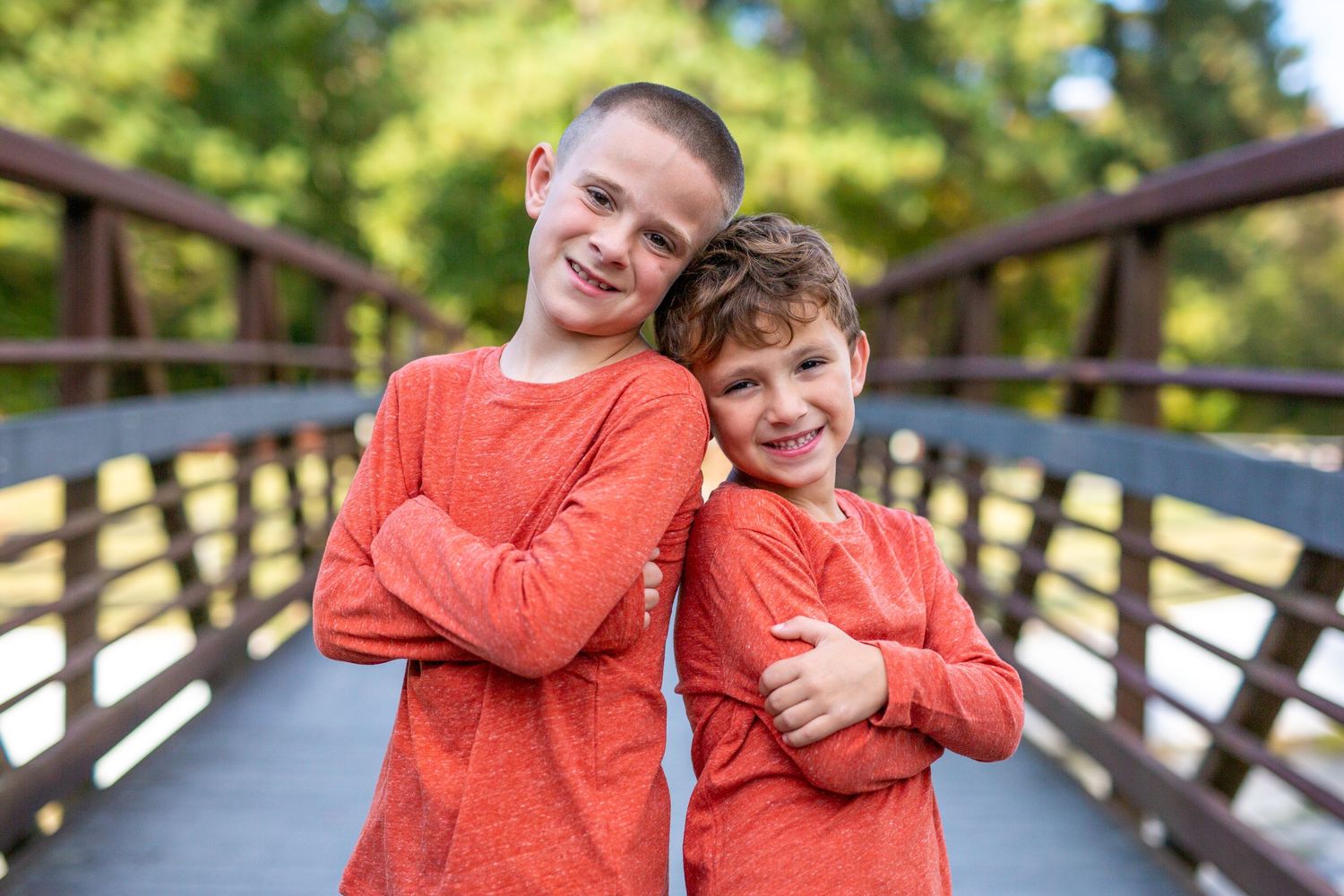 two brothers at trap pond state park photography by ashley chance family portraits otter creek acres delmar delaware