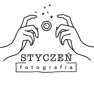 Minimalist photography logo featuring two hands holding a camera lens with Styczen Fotografia text.