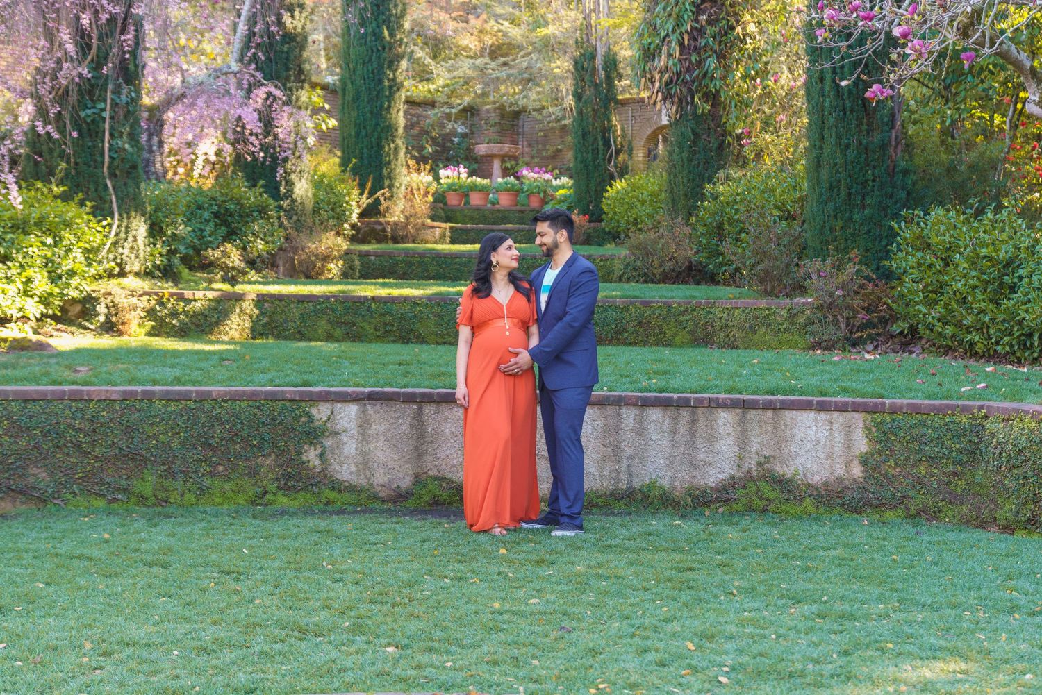 Wide angle shot of maternity couple in Filoli Gardens Woodside