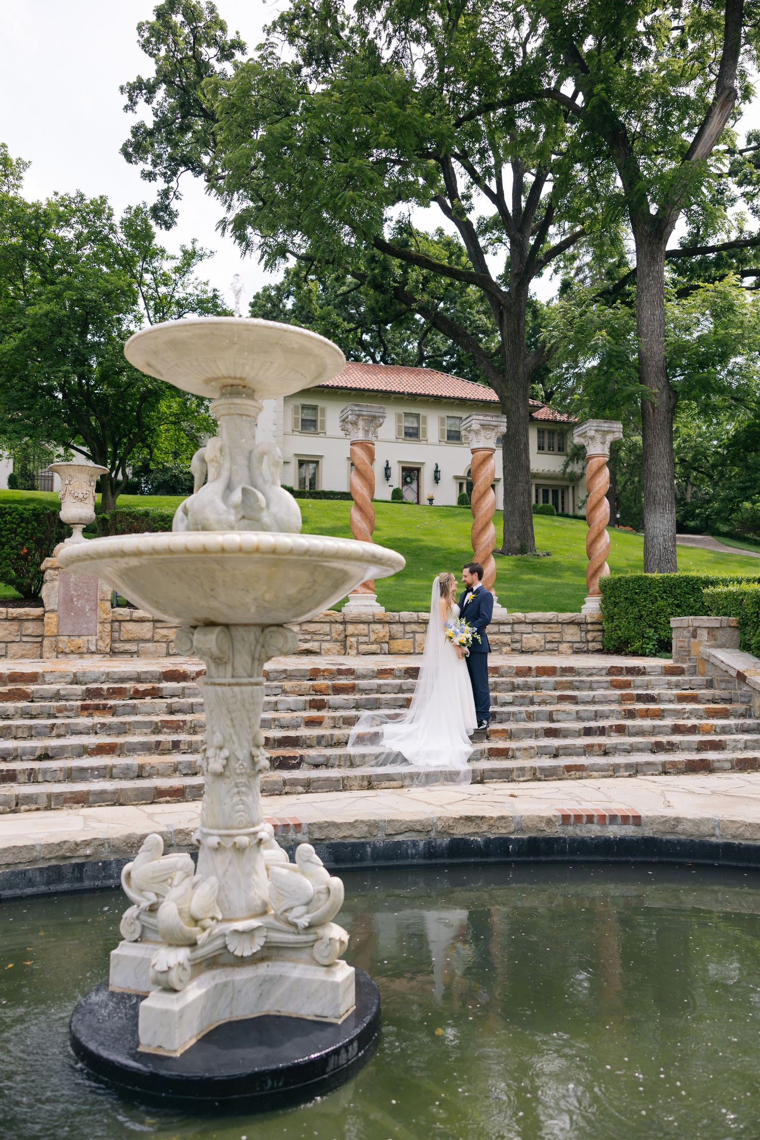 Kansas City Catholic Wedding Photographer Mission Hills Verona Columns Summer Wedding Portraits