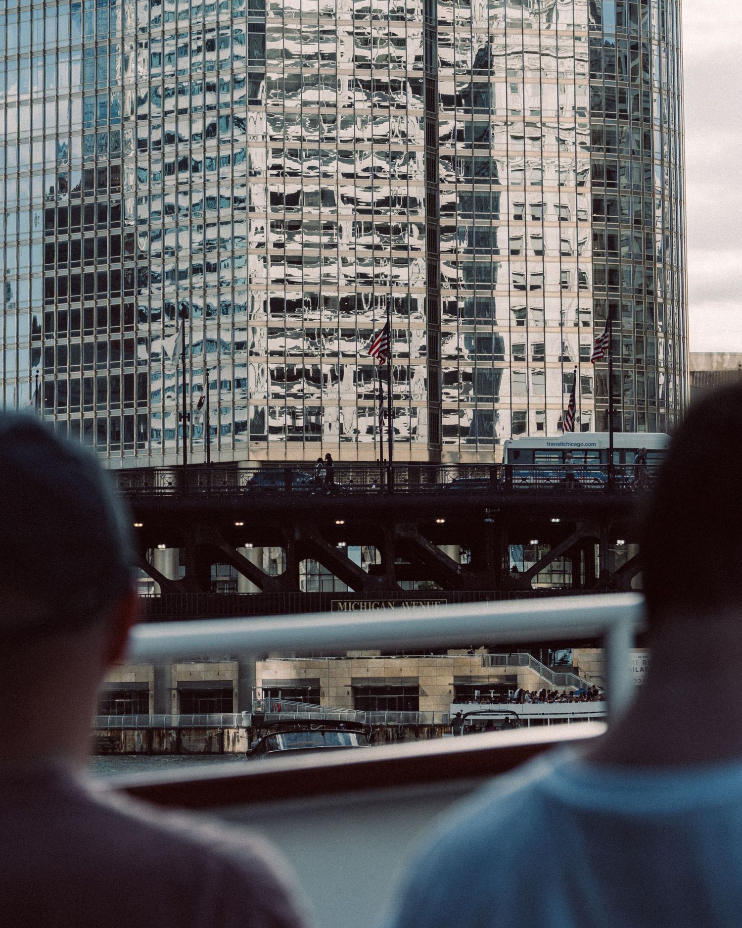 Passengers looking toward Chicago architecture from a boat on the Chicago River