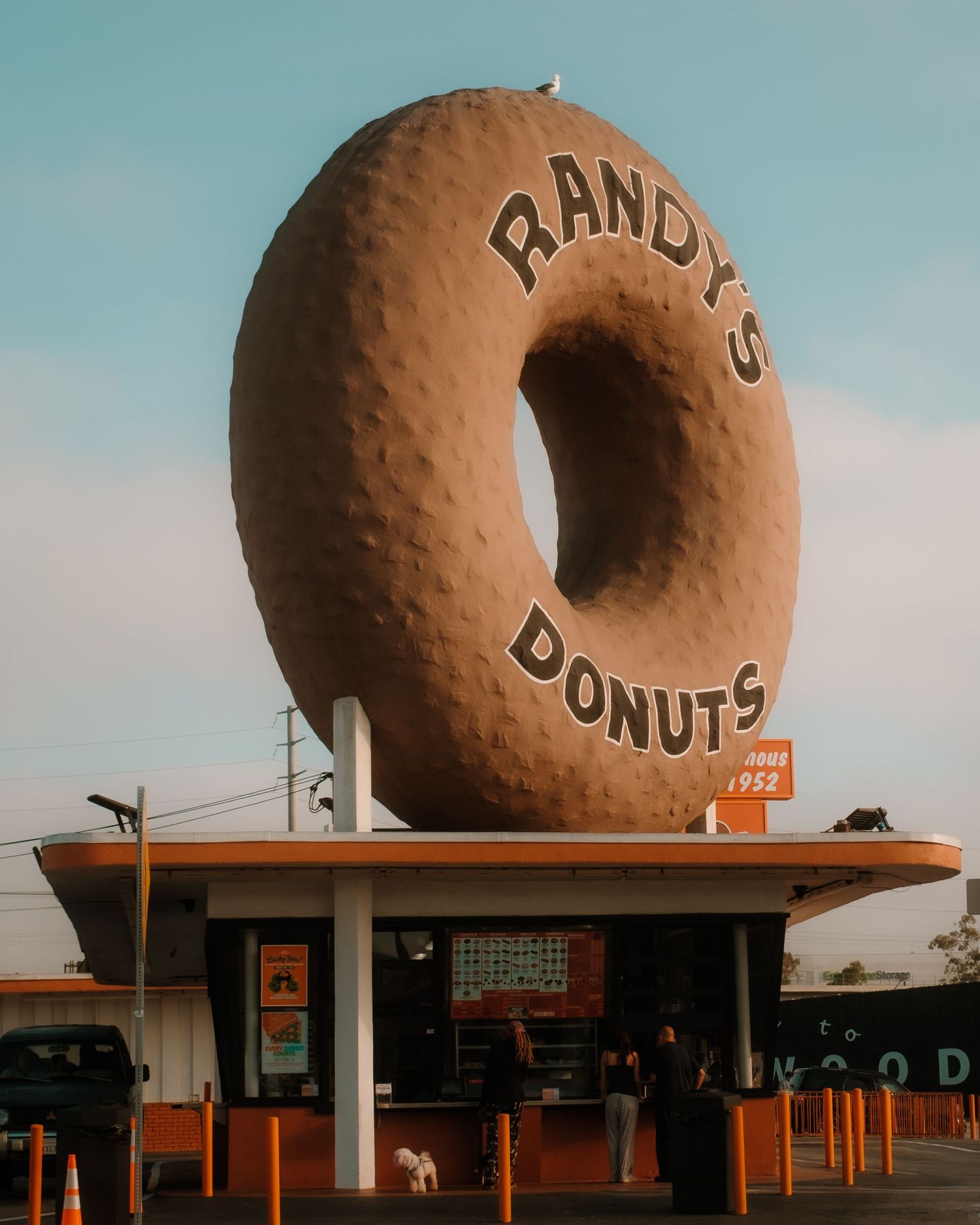 Randy’s Donuts landmark sign and restaurant in Los Angeles, California