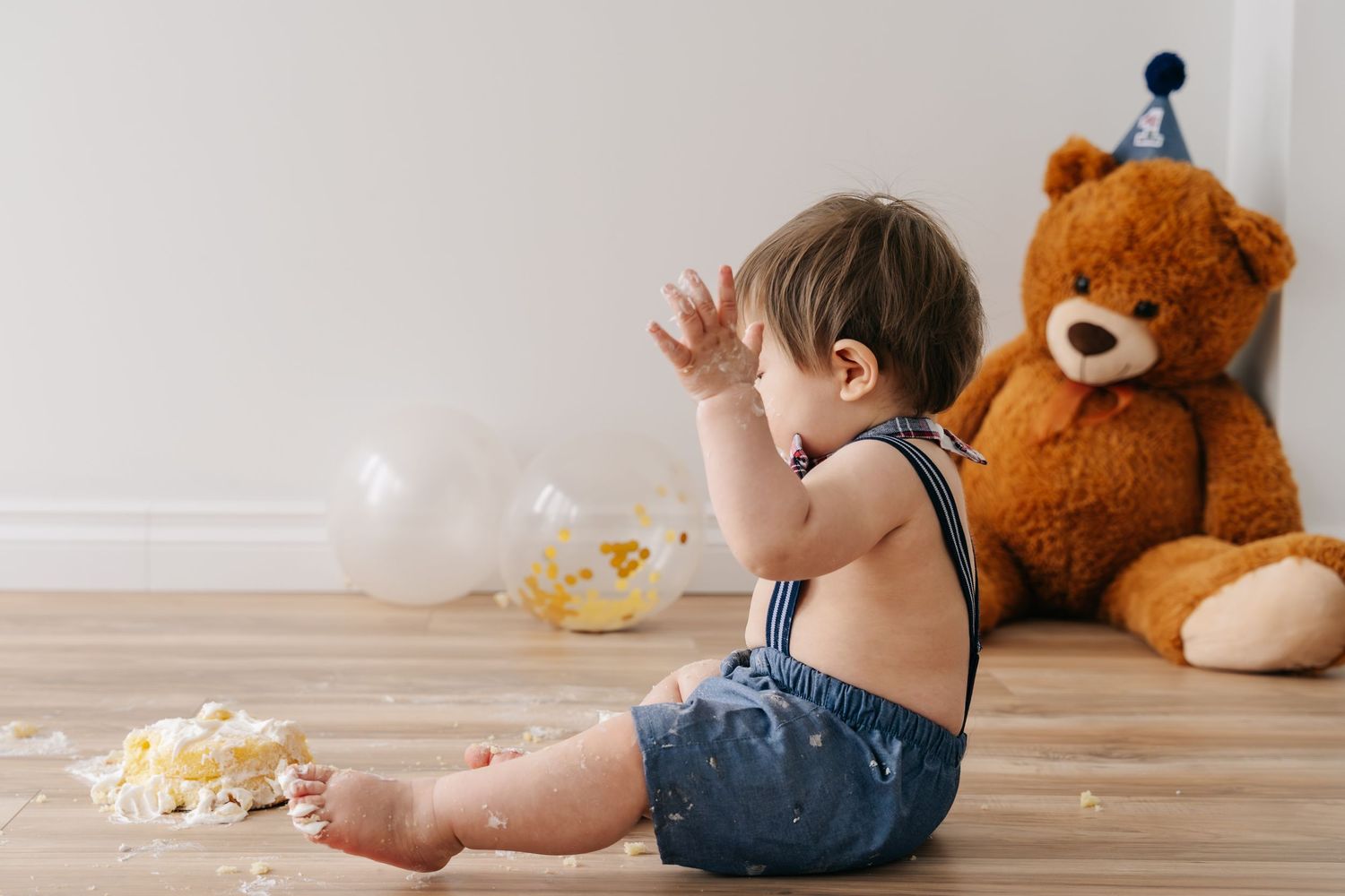 Cake smash photography session in Waterloo Ontario