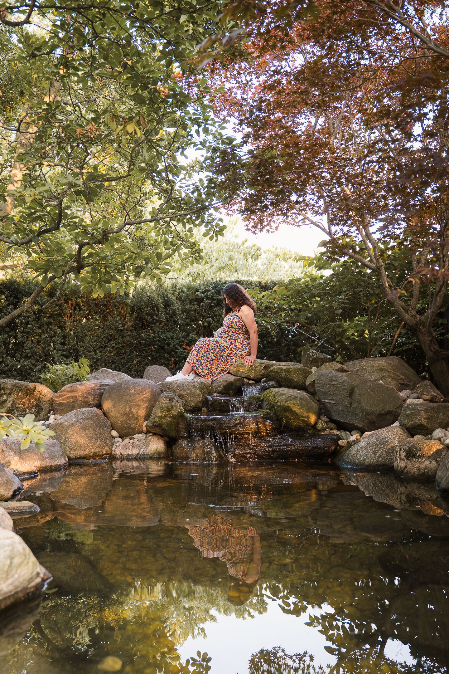 Expecting mother portrait with soft light and natural style