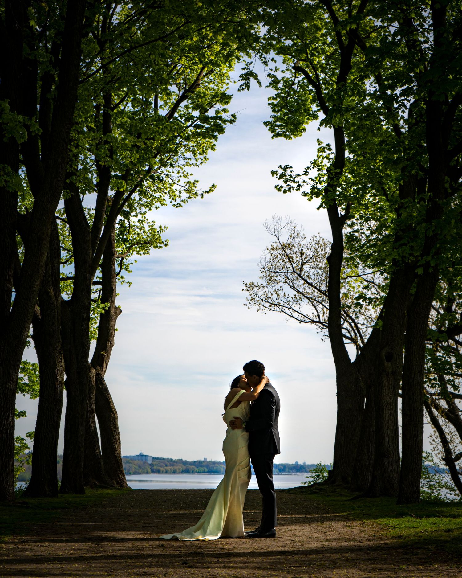 Candid couples photography capturing real connection and emotion
