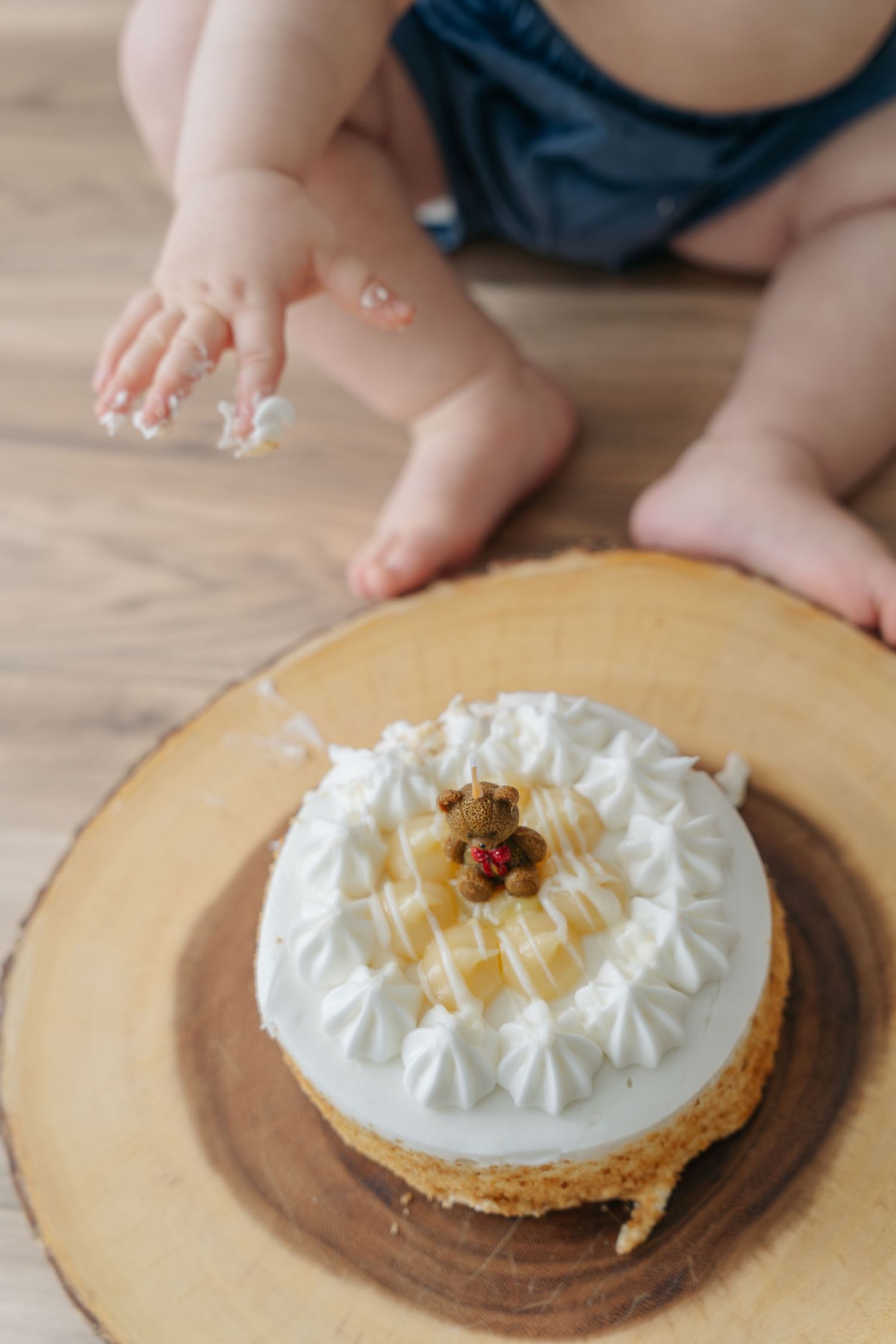 Baby cake smash photography in Cambridge Ontario