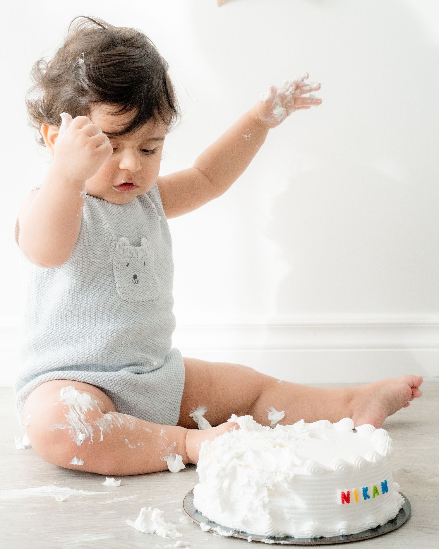 Cake smash photography session in Waterloo Ontario