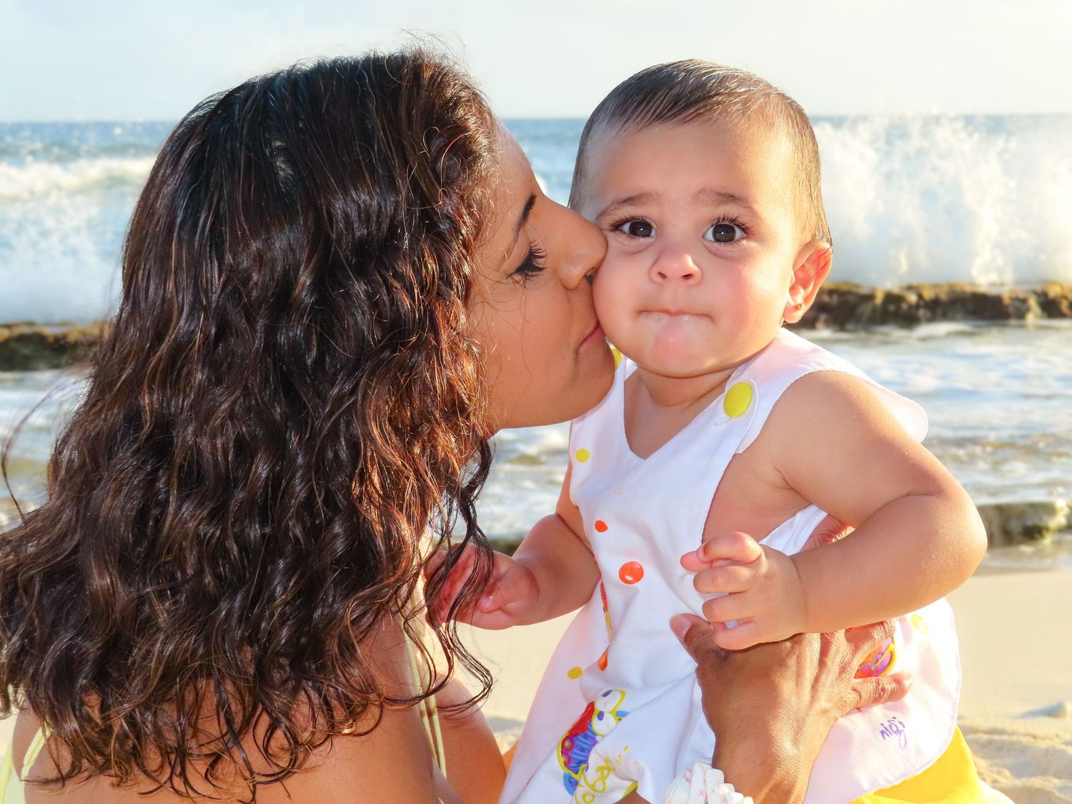 Capturing the special bond between mother and child through natural, heartfelt moments.