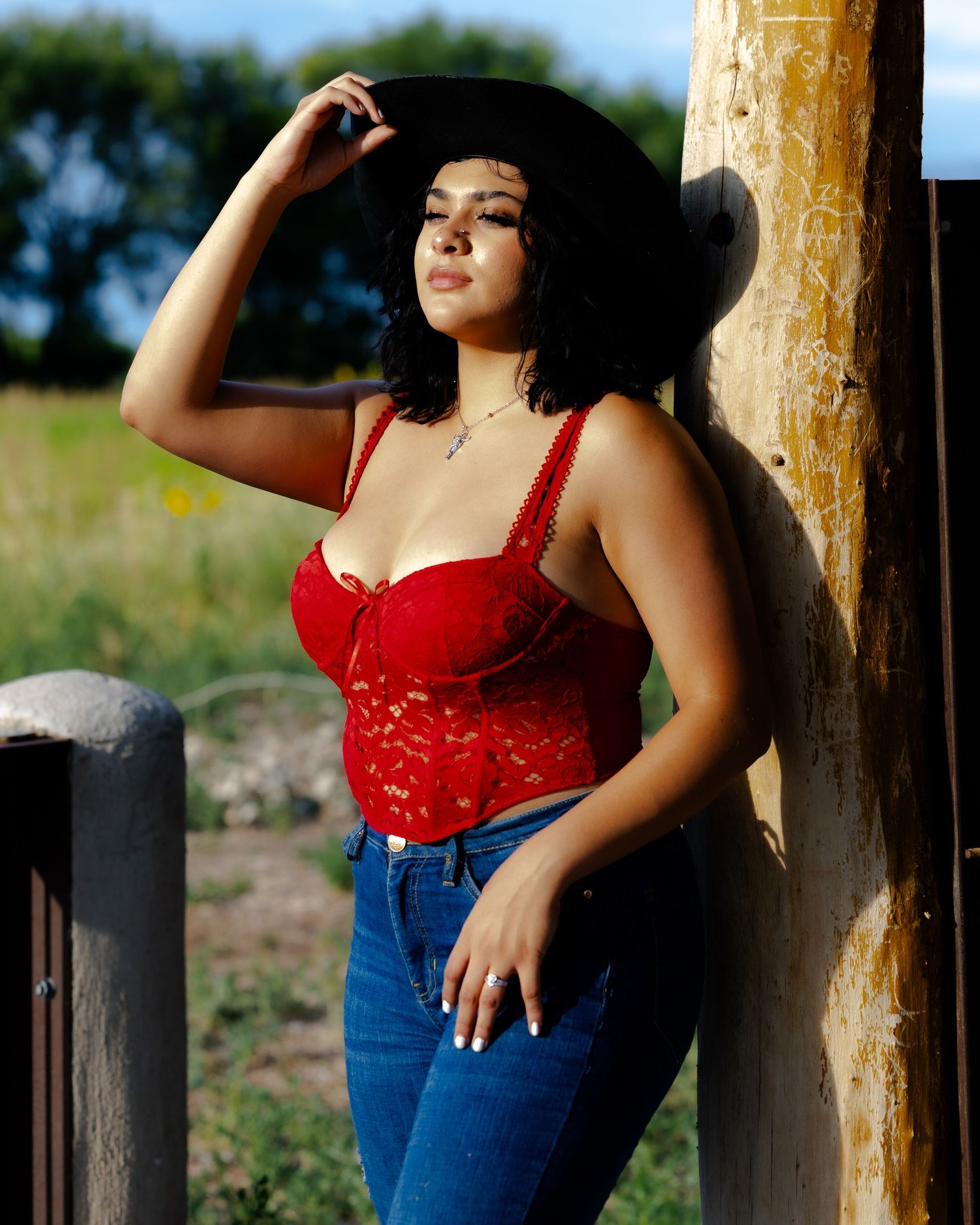 lady in cowboy hat
