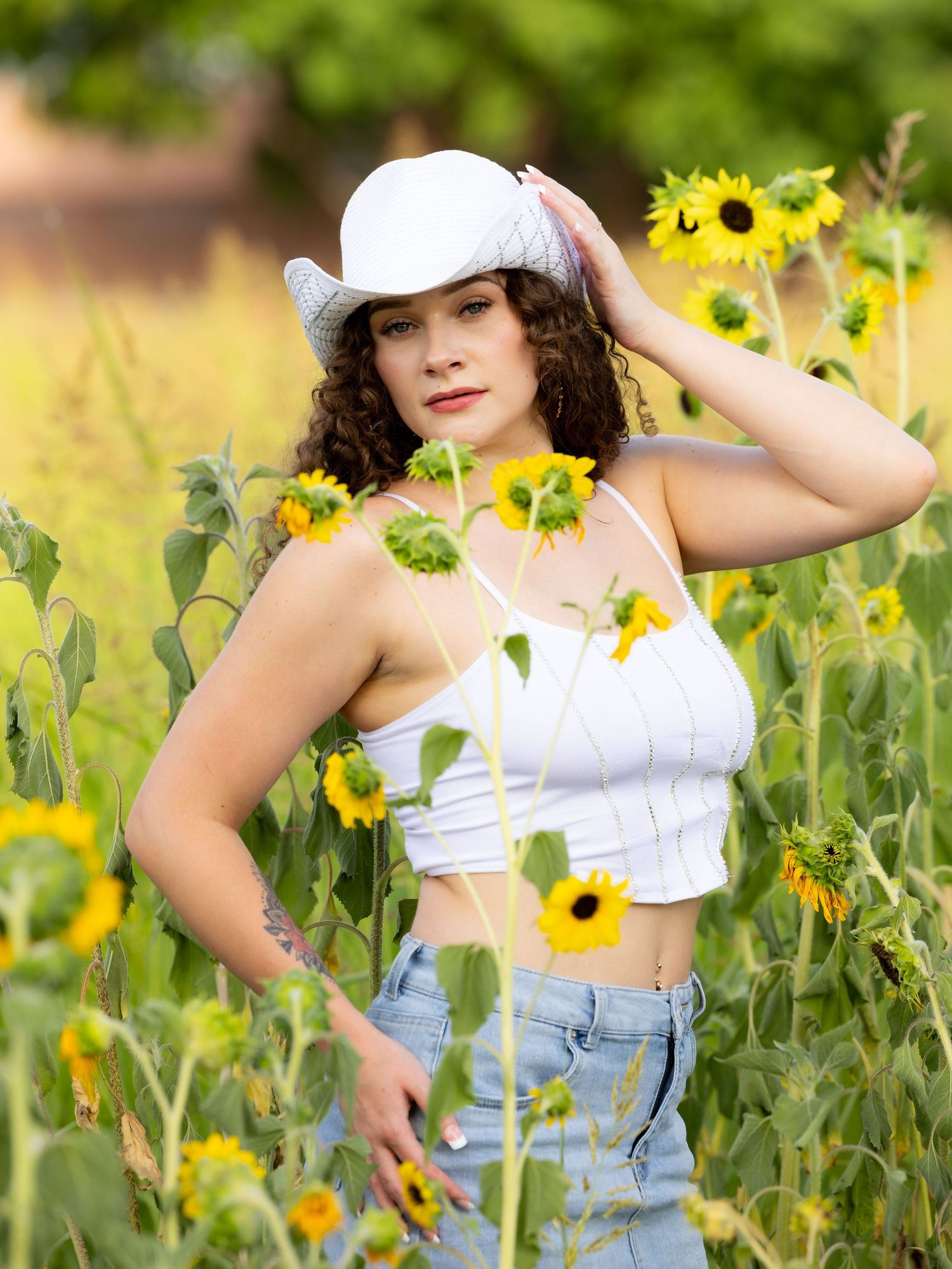 lady in cowboy hat