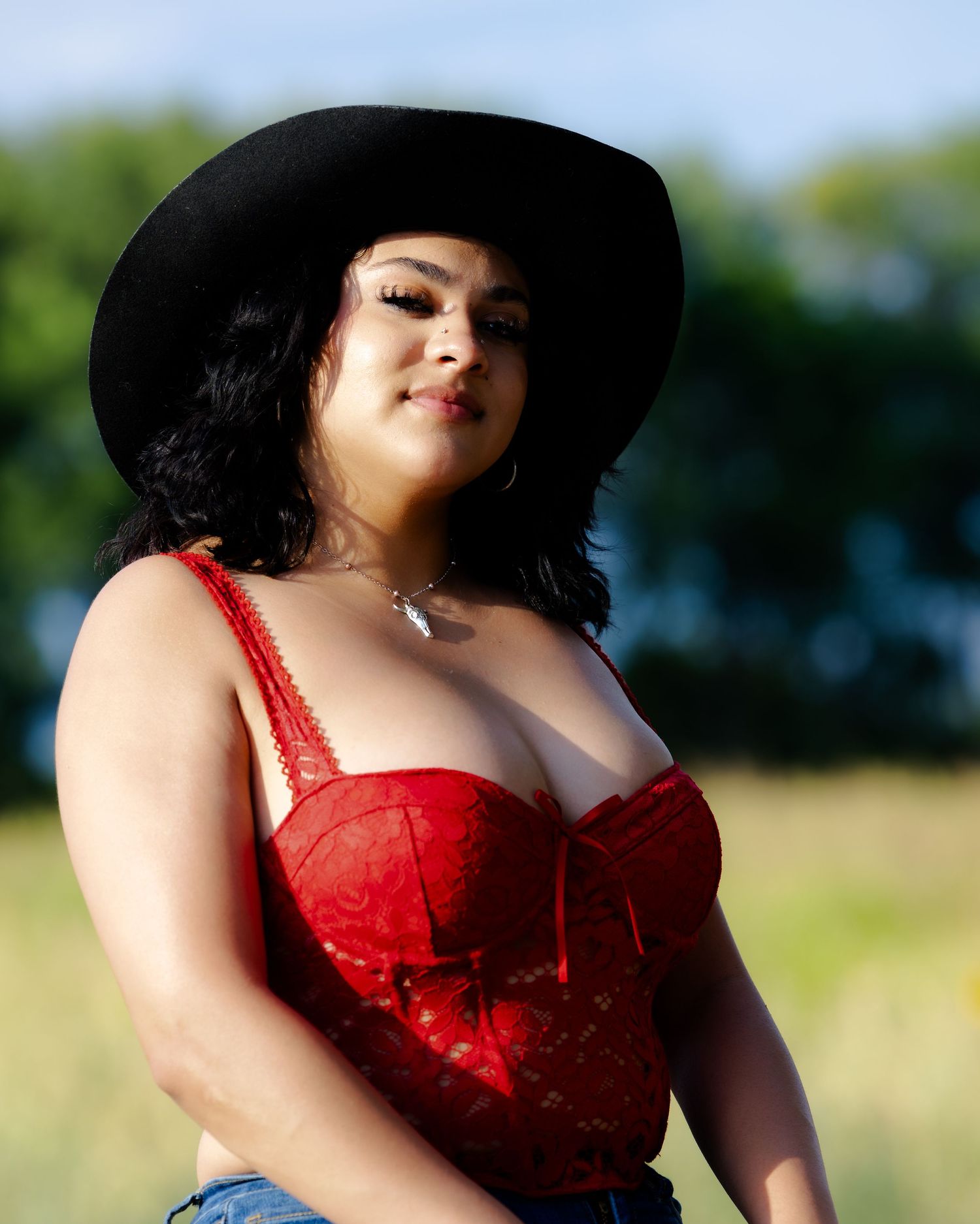 lady in cowboy hat