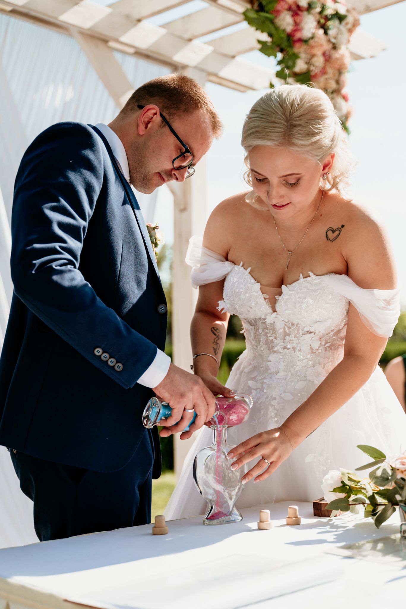 Eskővői fotózás - Szeretettel: Fanni Photo, esküvői kreatív, esküvői csokor, Dabas, Ócsa, Pest, Esztergom, Etyek, Zsámpék, Inárcs, Újhartyán