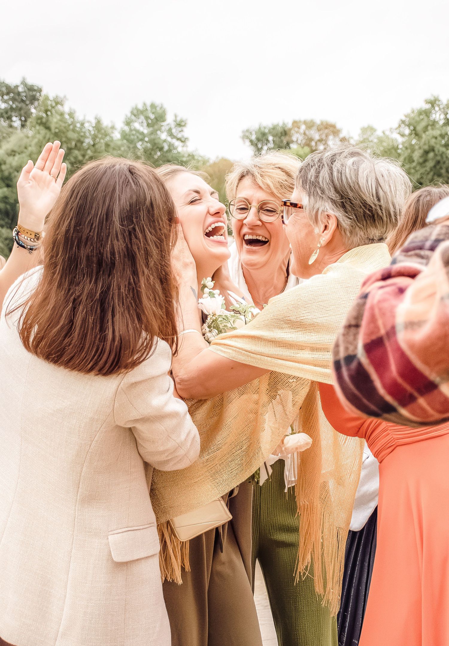 Photographe mariage Le Mans - Château de vair, lancé de bouquet de la mariée