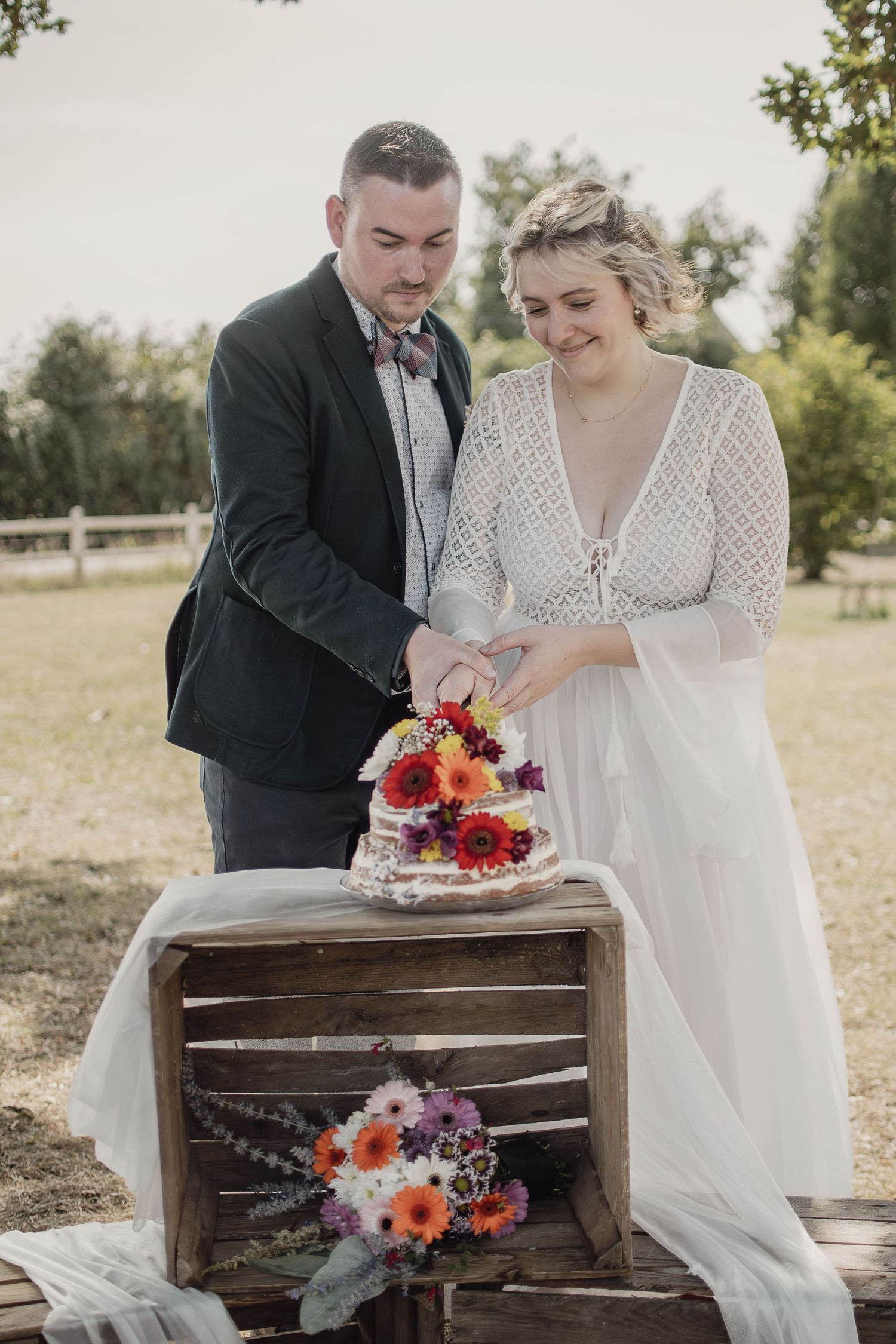 Photographe mariage Le Mans - Photo de couple au château de marine à Bazouges