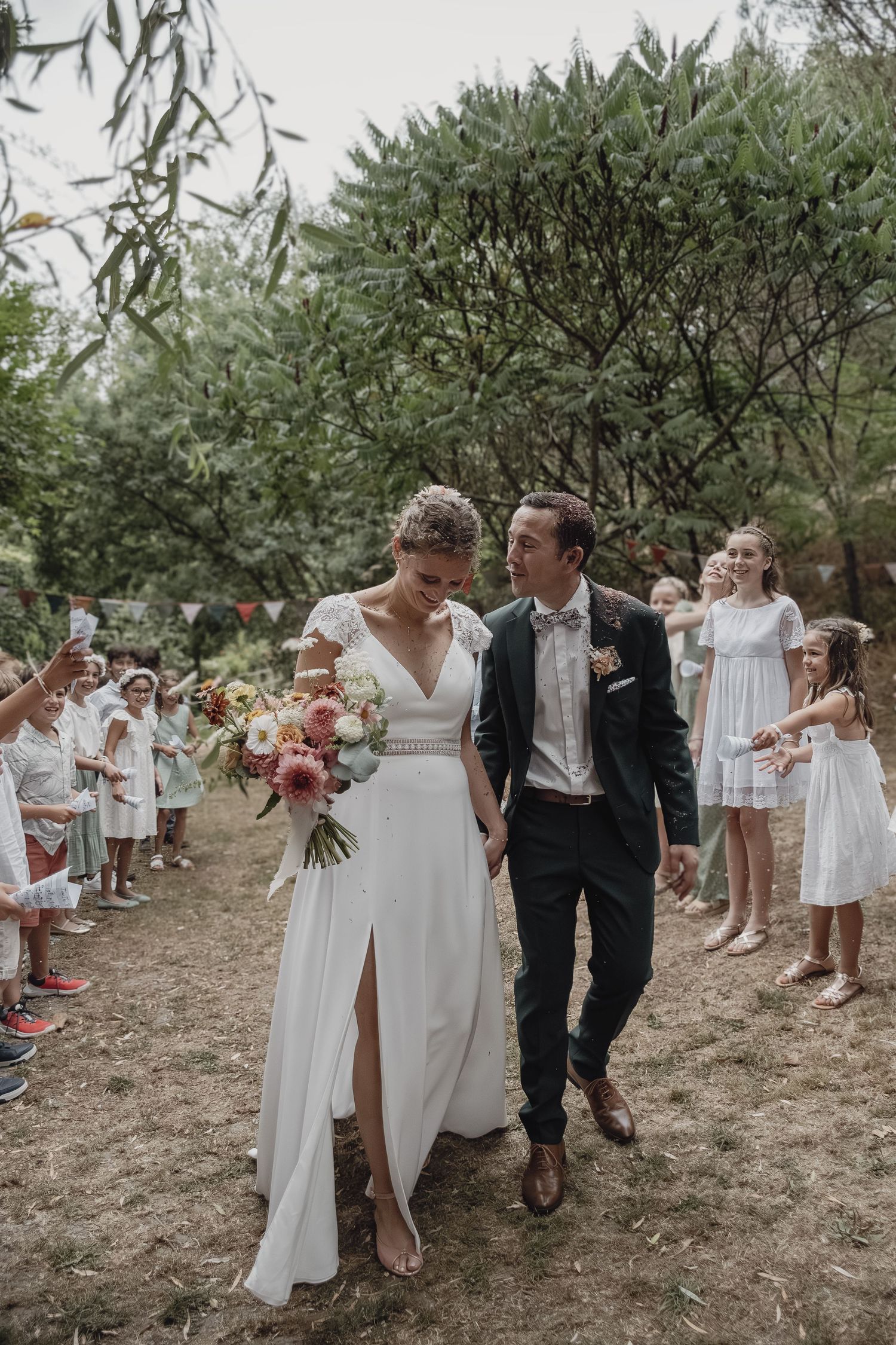 Photographe mariage Le Mans - Sortie de cérémonie laïque au domaine du Moulin Neuf