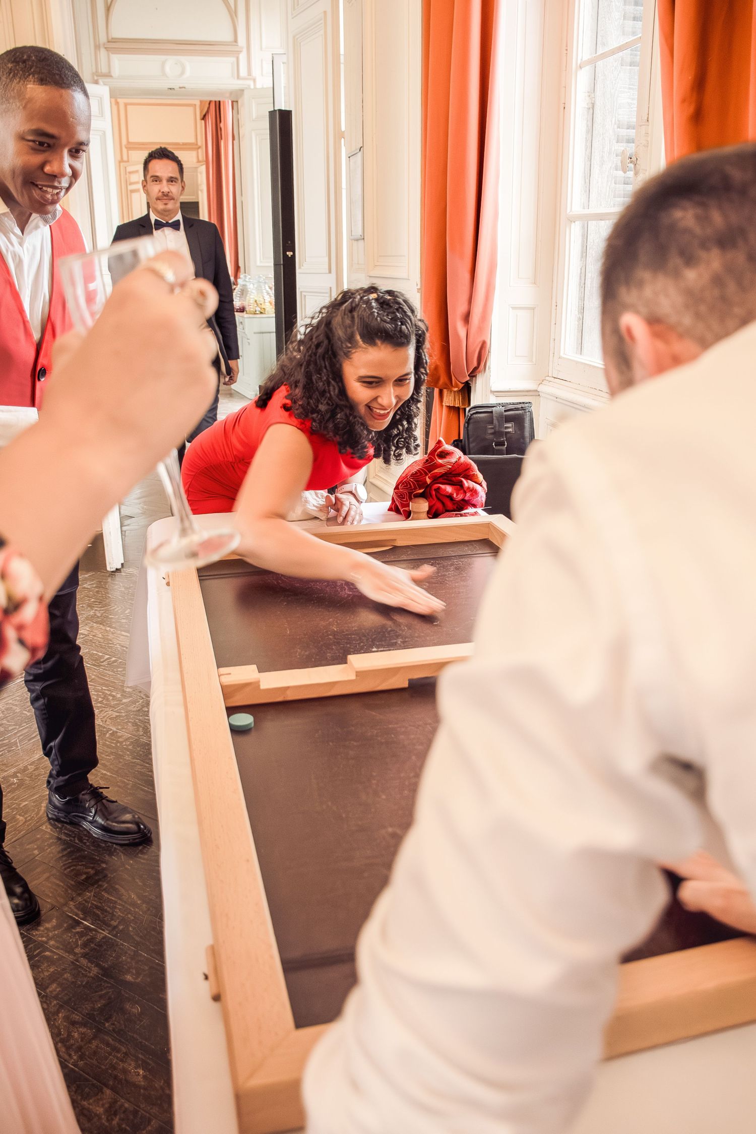 Photographe mariage Le Mans - Jeux au Vin d'honneur au Château de Vair.