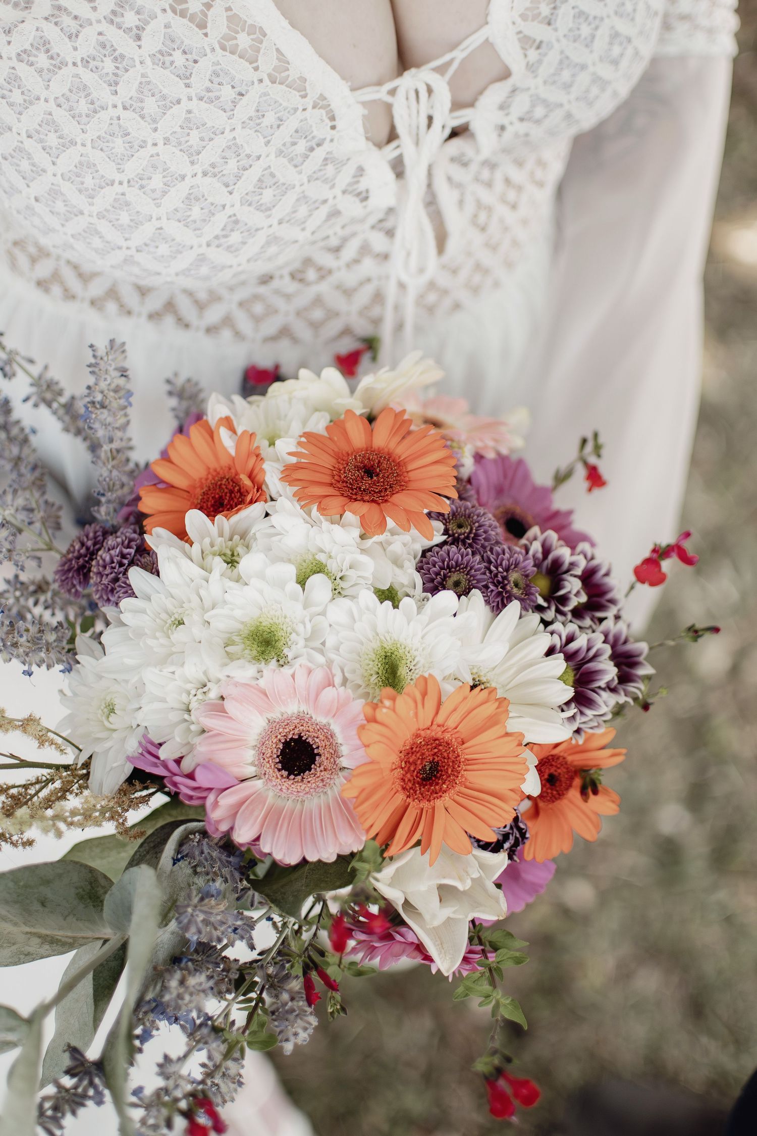 Photographe mariage Le Mans - Bouquet de fleurs d cela mariée au château de Marigné à Bazouges