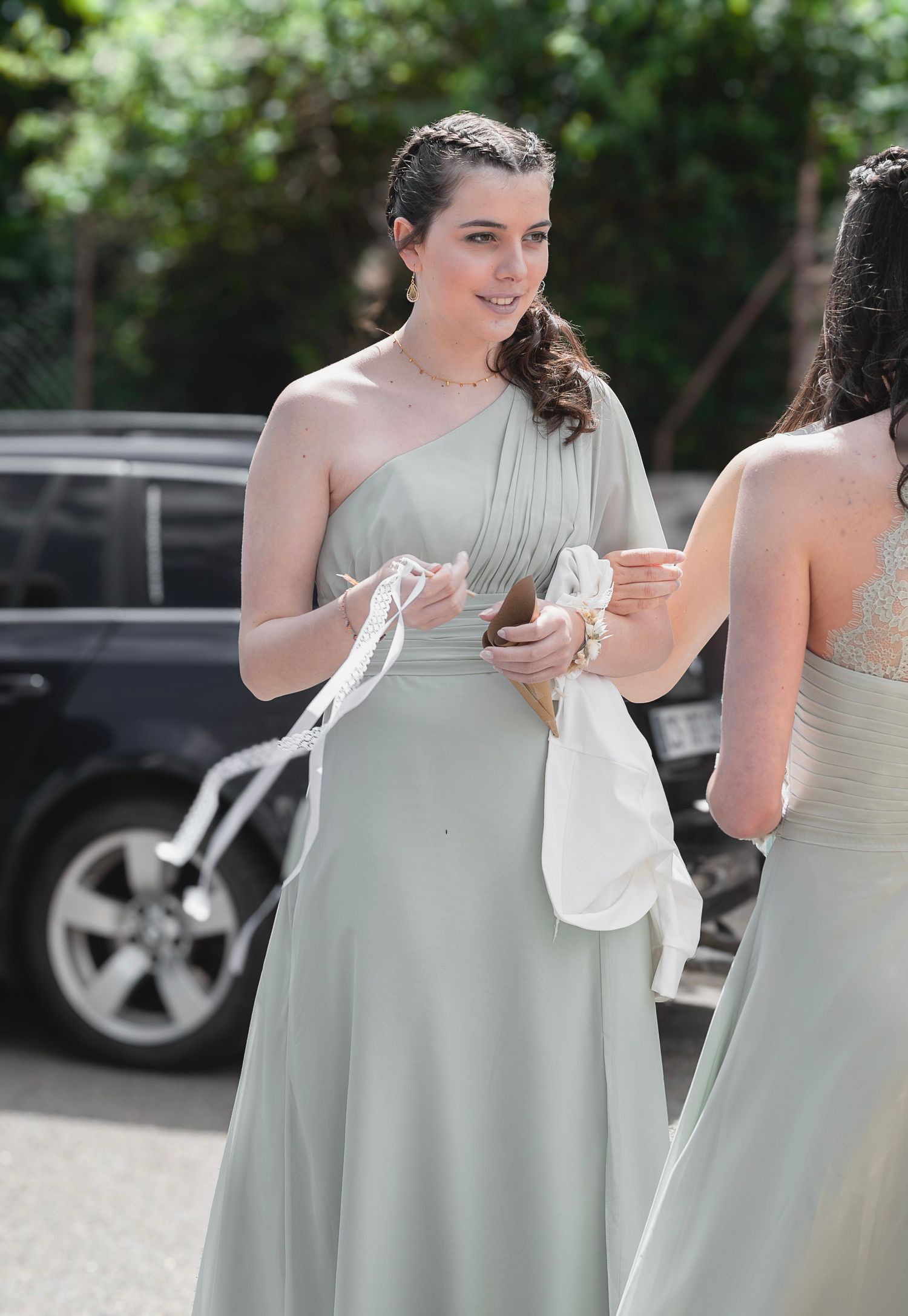 Photographe mariage Le Mans - Arrivée des invités à l'église de Madré