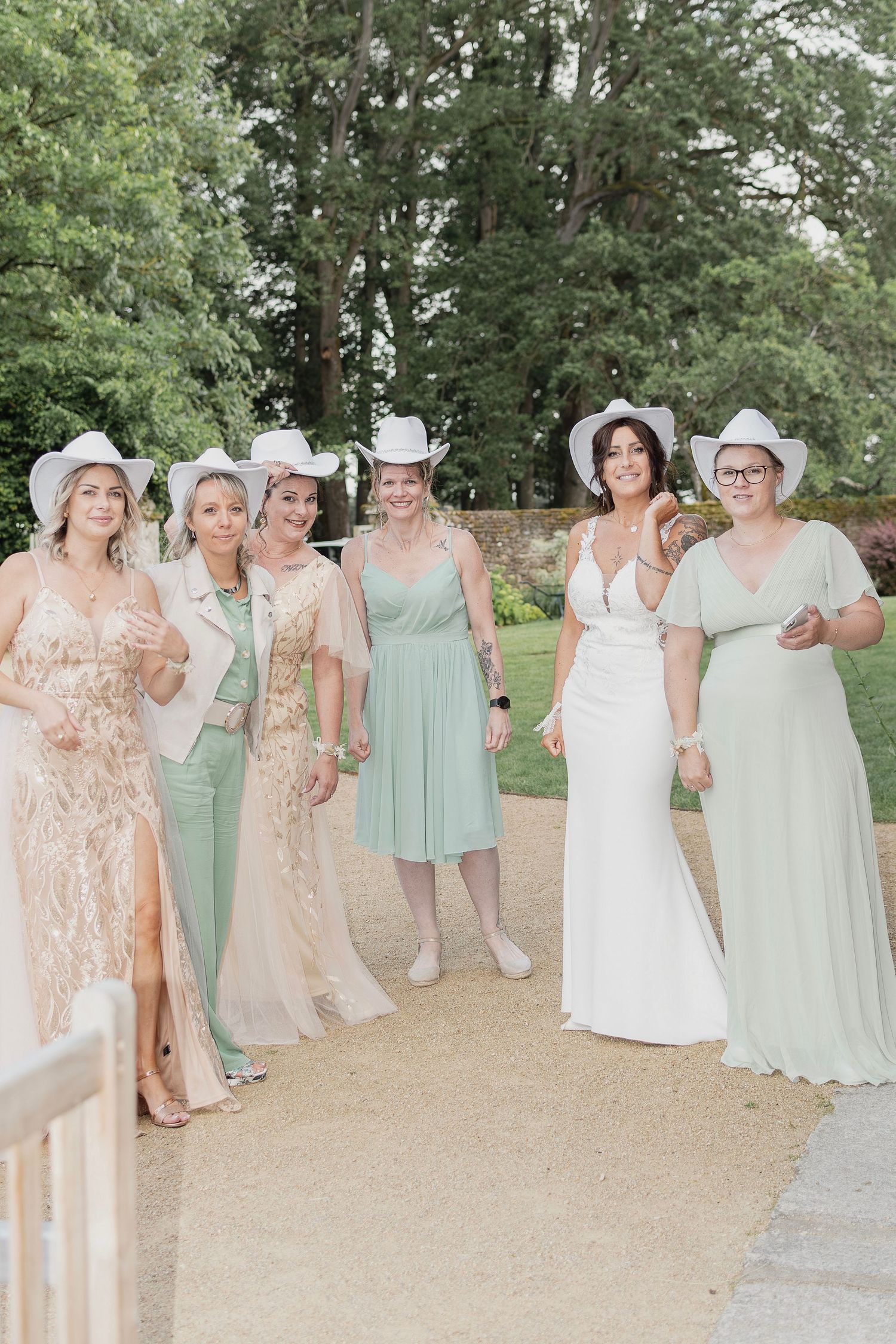 Photographe mariage Le Mans - Demoiselles d'honneur au domaine de la touche.