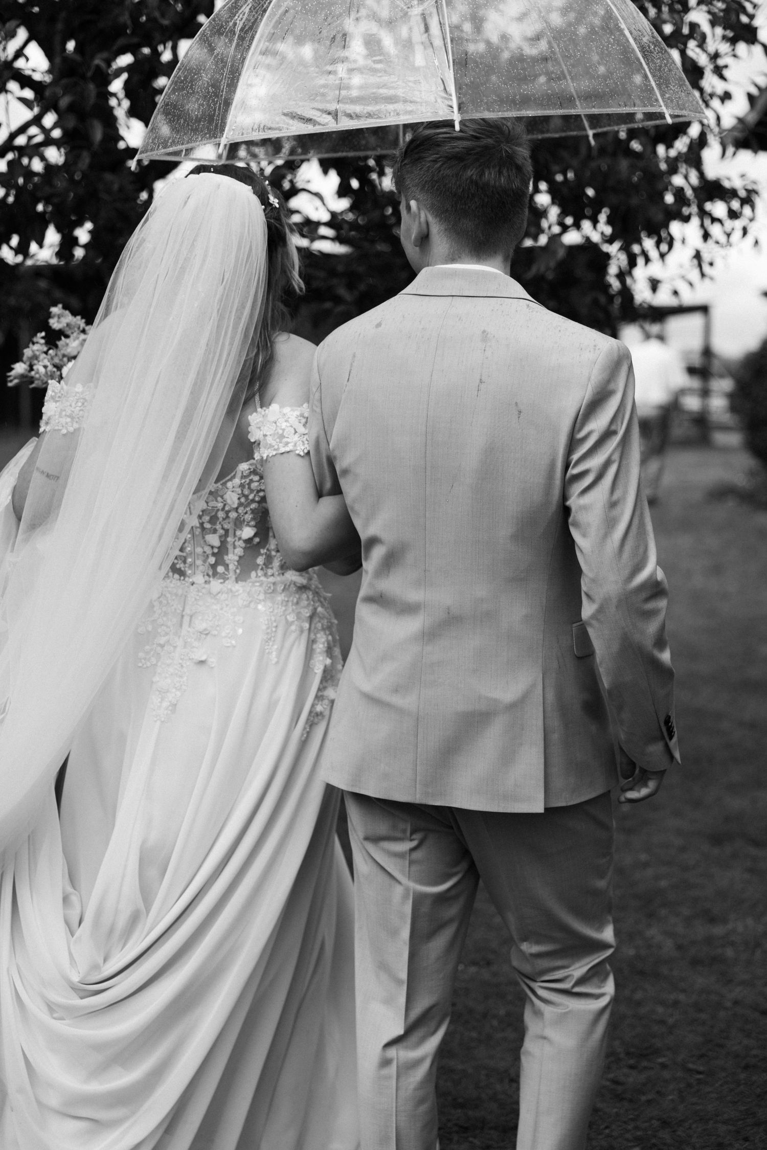 Zeitlose Hochzeitsmomente in natürlicher Umgebung