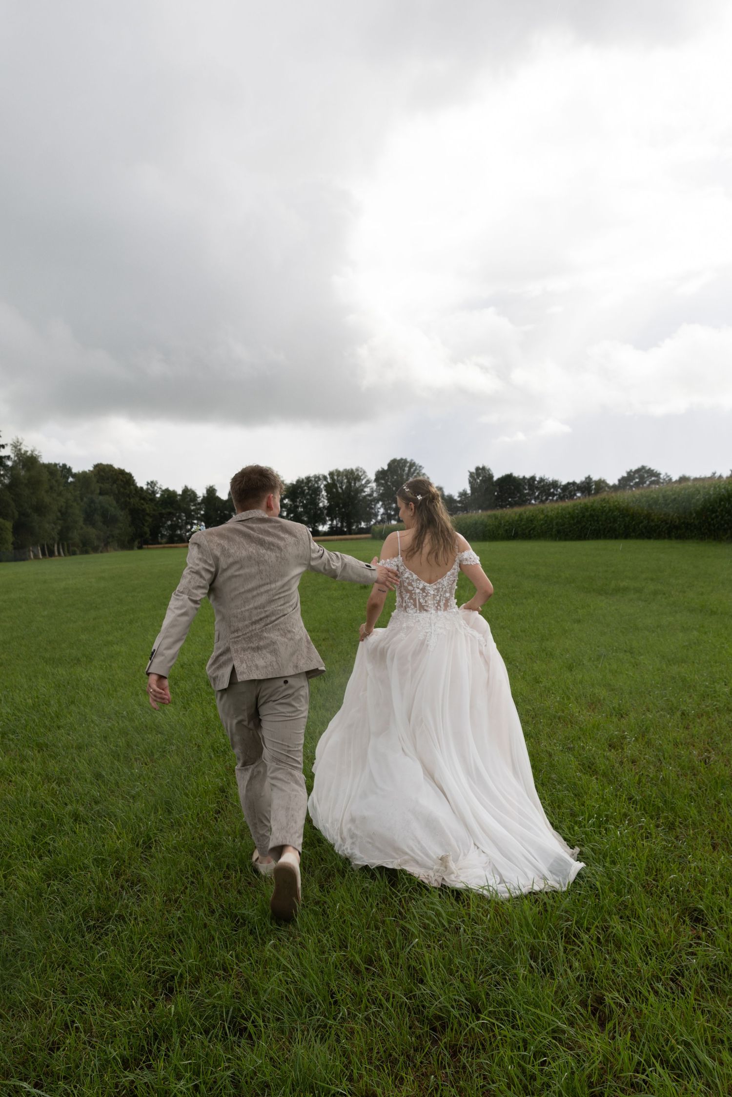 Brautpaar bei einem romantischen Hochzeitsshooting in Grasberg, Landkreis Osterholz.