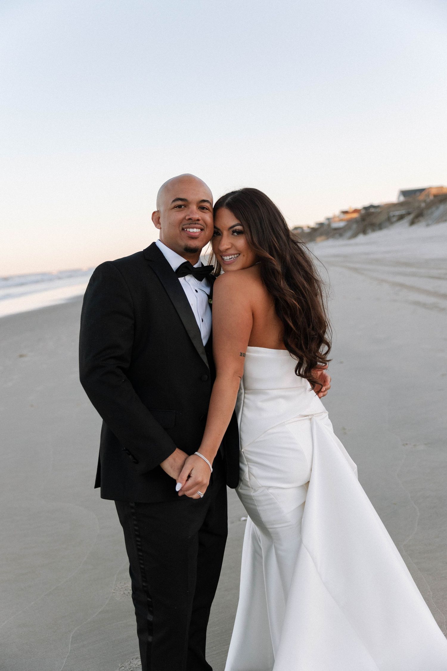 Virginia Beach wedding photographer photographs intimate wedding in the outer banks, nc