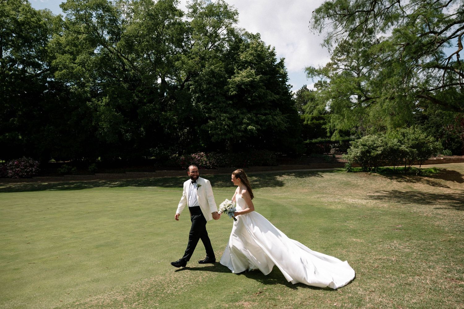 Virginia Beach Wedding photographer photographs wedding at Jamesriver country club wedding