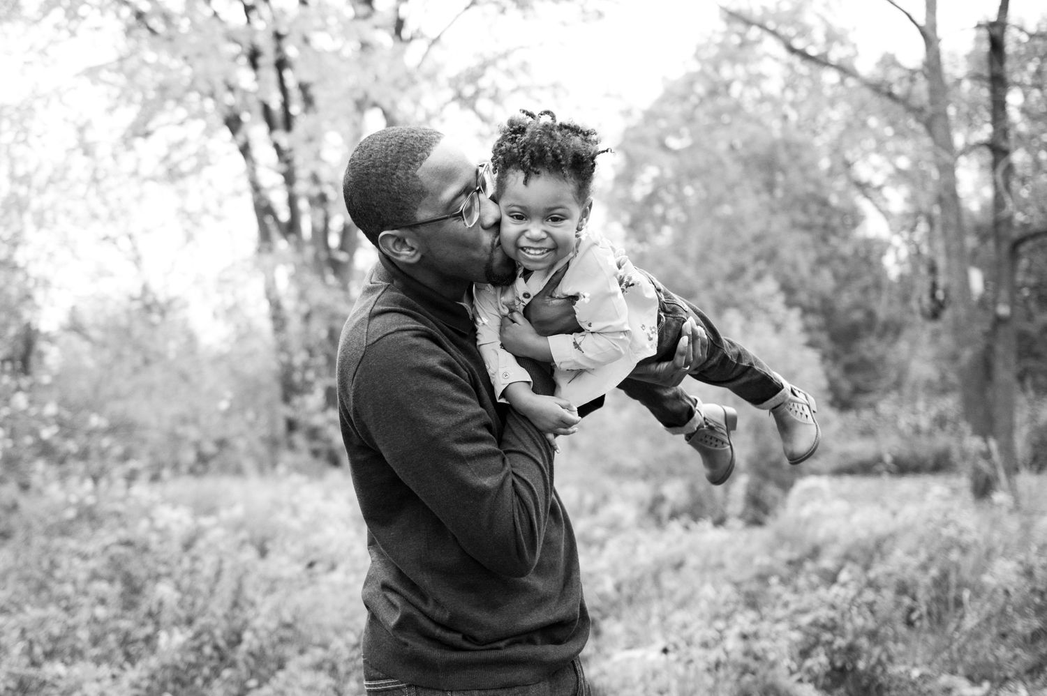 A black and white photo sequence shows a couple sharing a romantic kiss in a park setting.