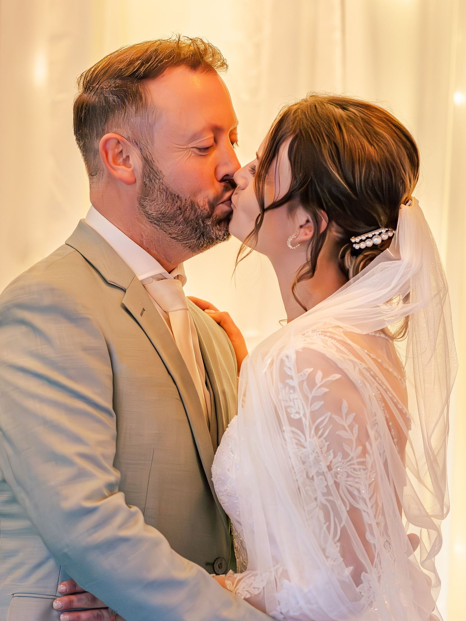 Dreamy light and refined storytelling for stylish Italian weddings.
