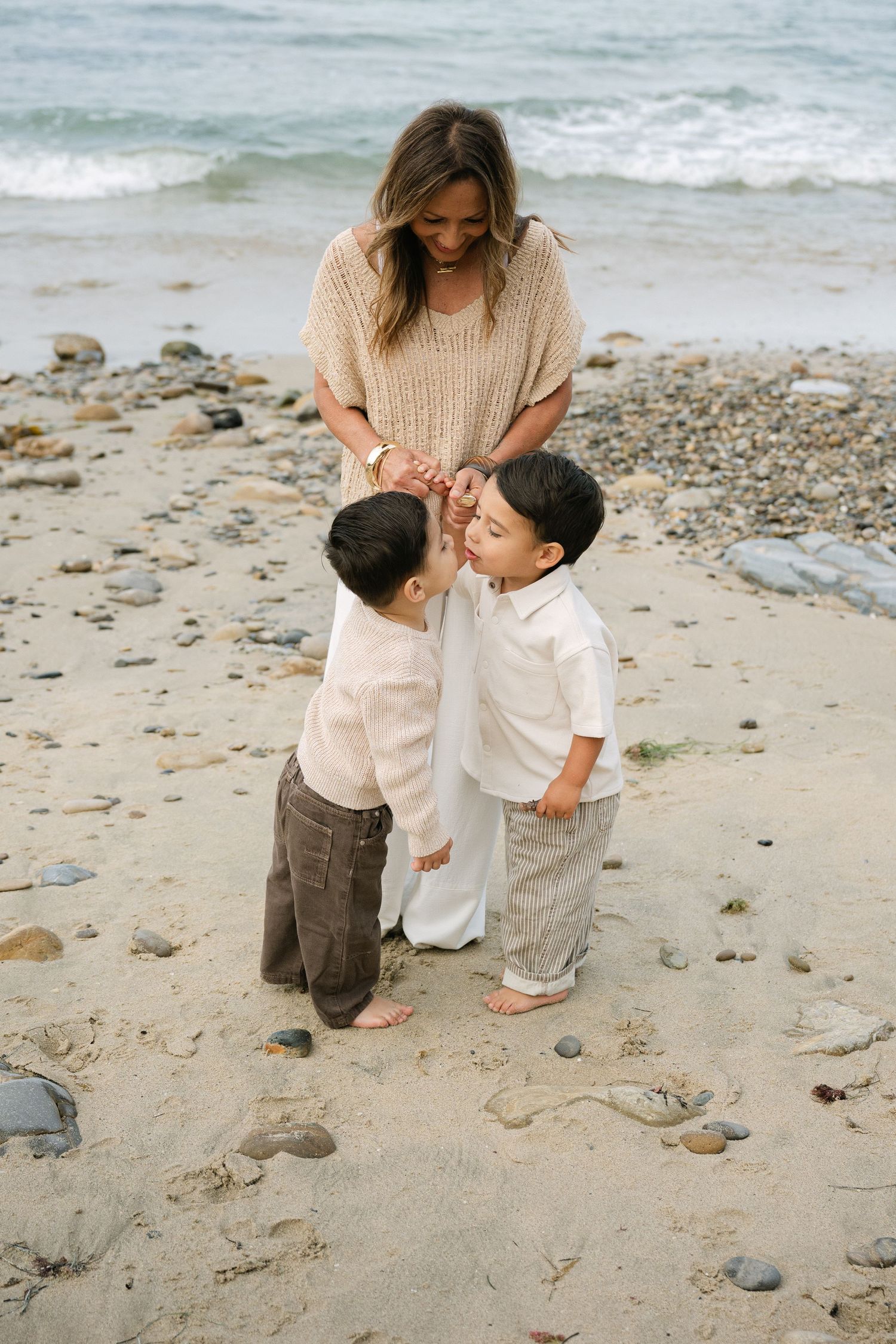 Newport Beach Extended Family Photographer 
Extended Family Photos at Little Corona Del Mar Beach