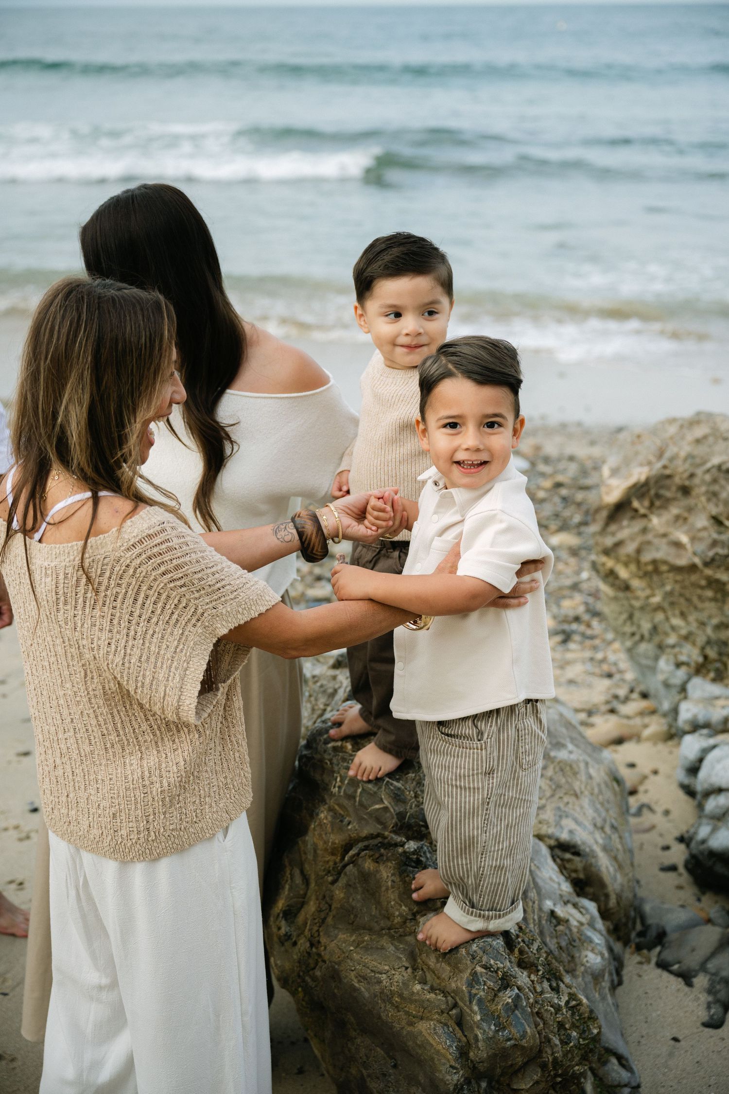 Newport Beach Extended Family Photographer 
Extended Family Photos at Little Corona Del Mar Beach