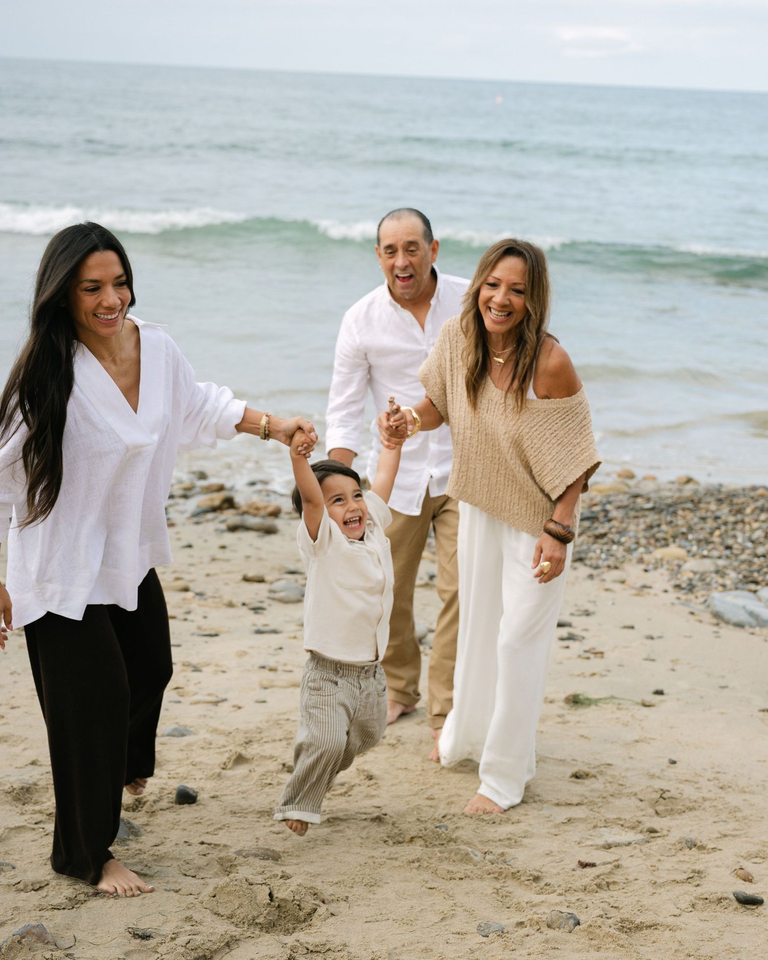 Newport Beach Extended Family Photographer 
Extended Family Photos at Little Corona Del Mar Beach