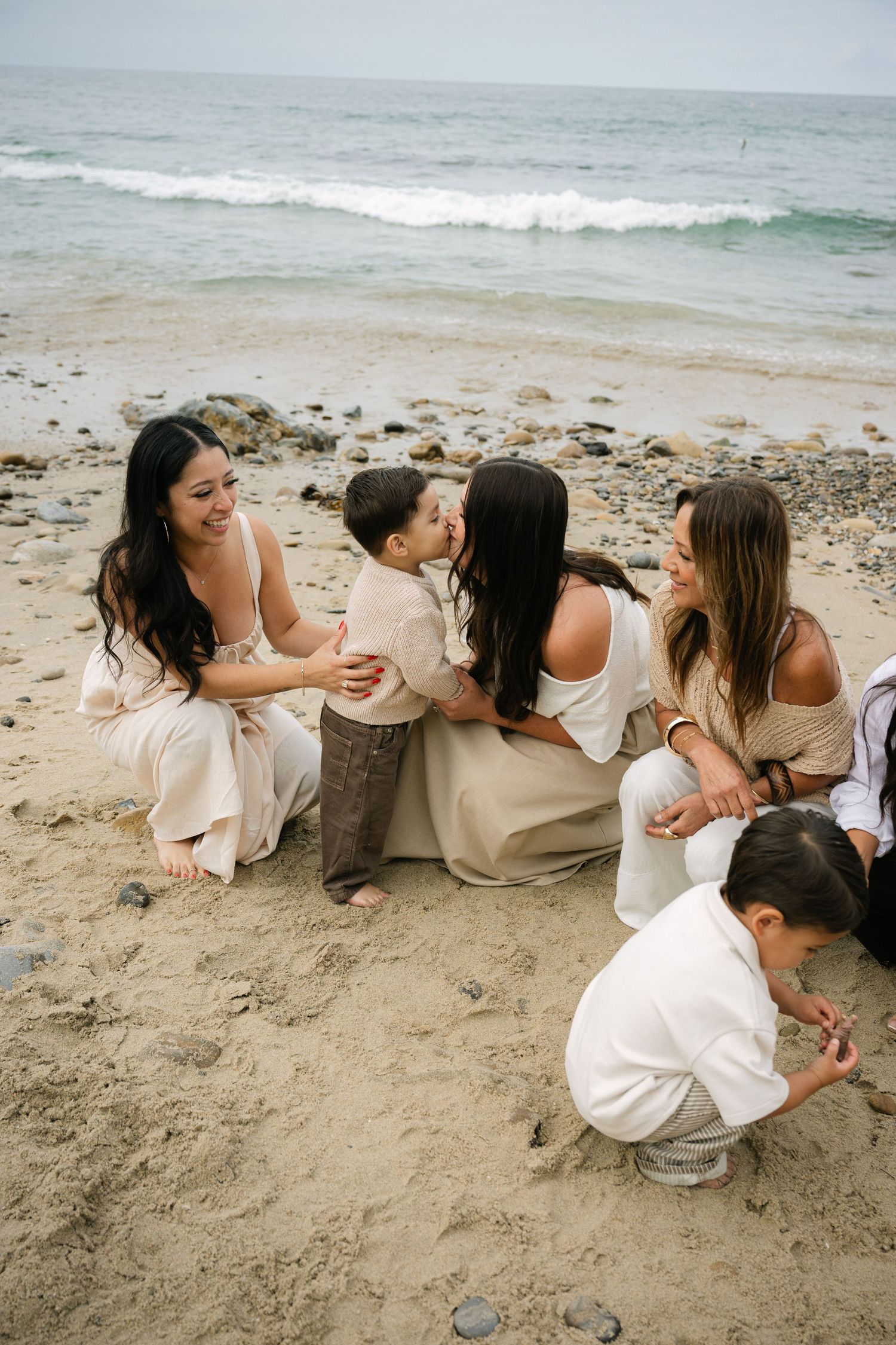 Newport Beach Extended Family Photographer 
Extended Family Photos at Little Corona Del Mar Beach