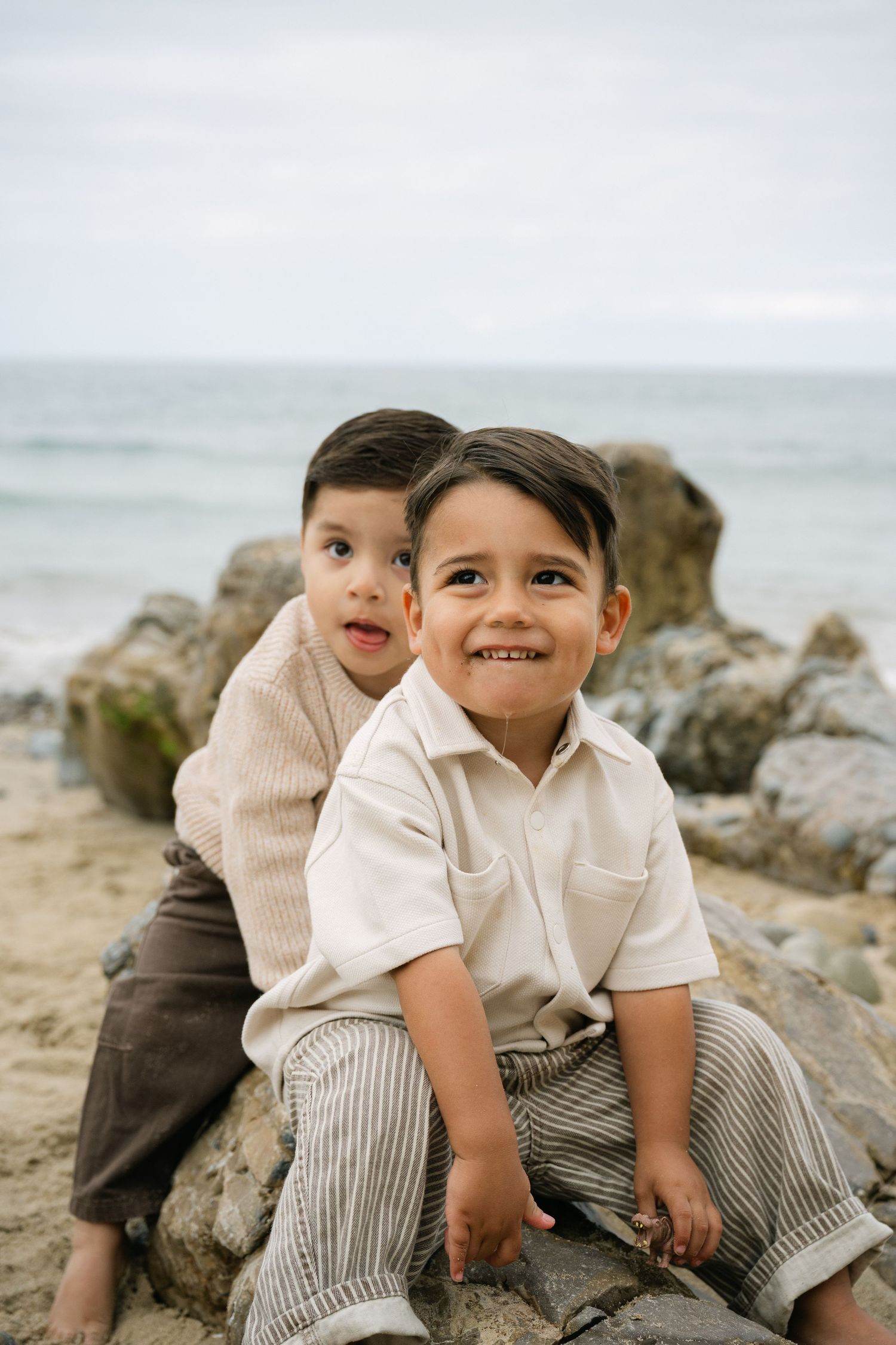 Newport Beach Extended Family Photographer 
Extended Family Photos at Little Corona Del Mar Beach