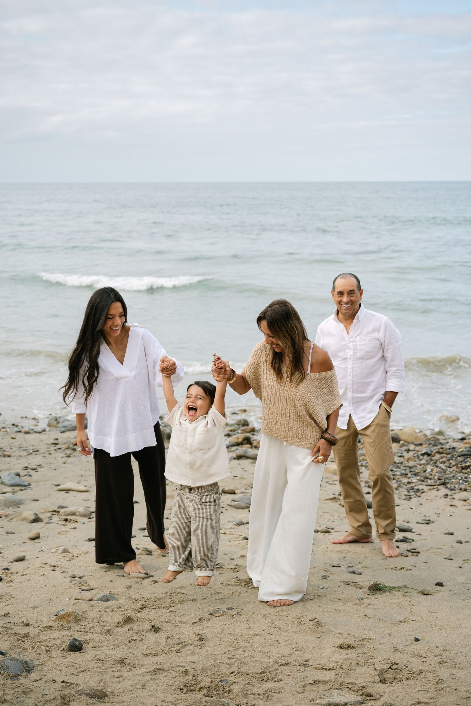 Newport Beach Extended Family Photographer 
Extended Family Photos at Little Corona Del Mar Beach