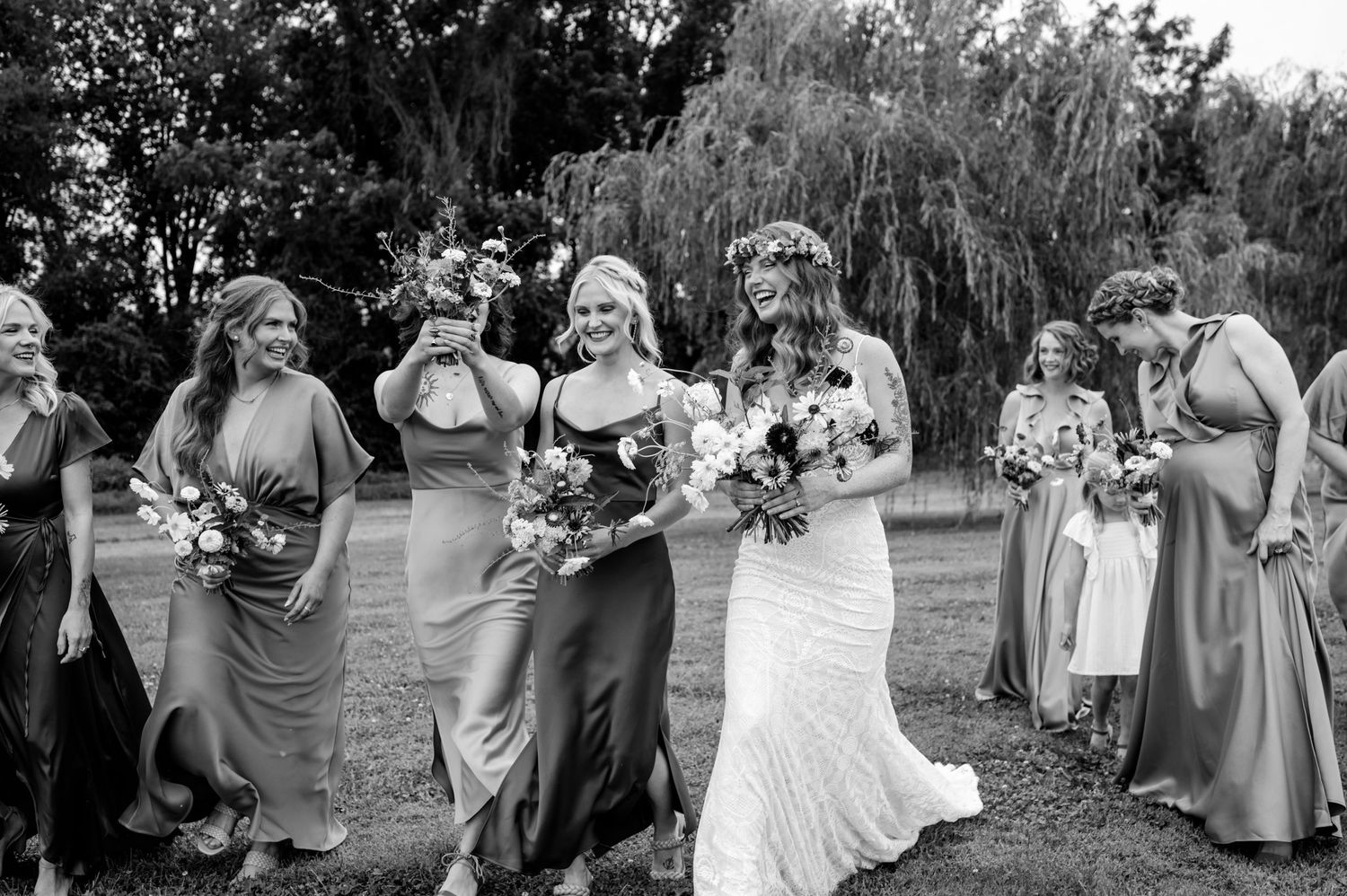 bride walking maryland wedding photoghrapher baltimore frederick carroll county
