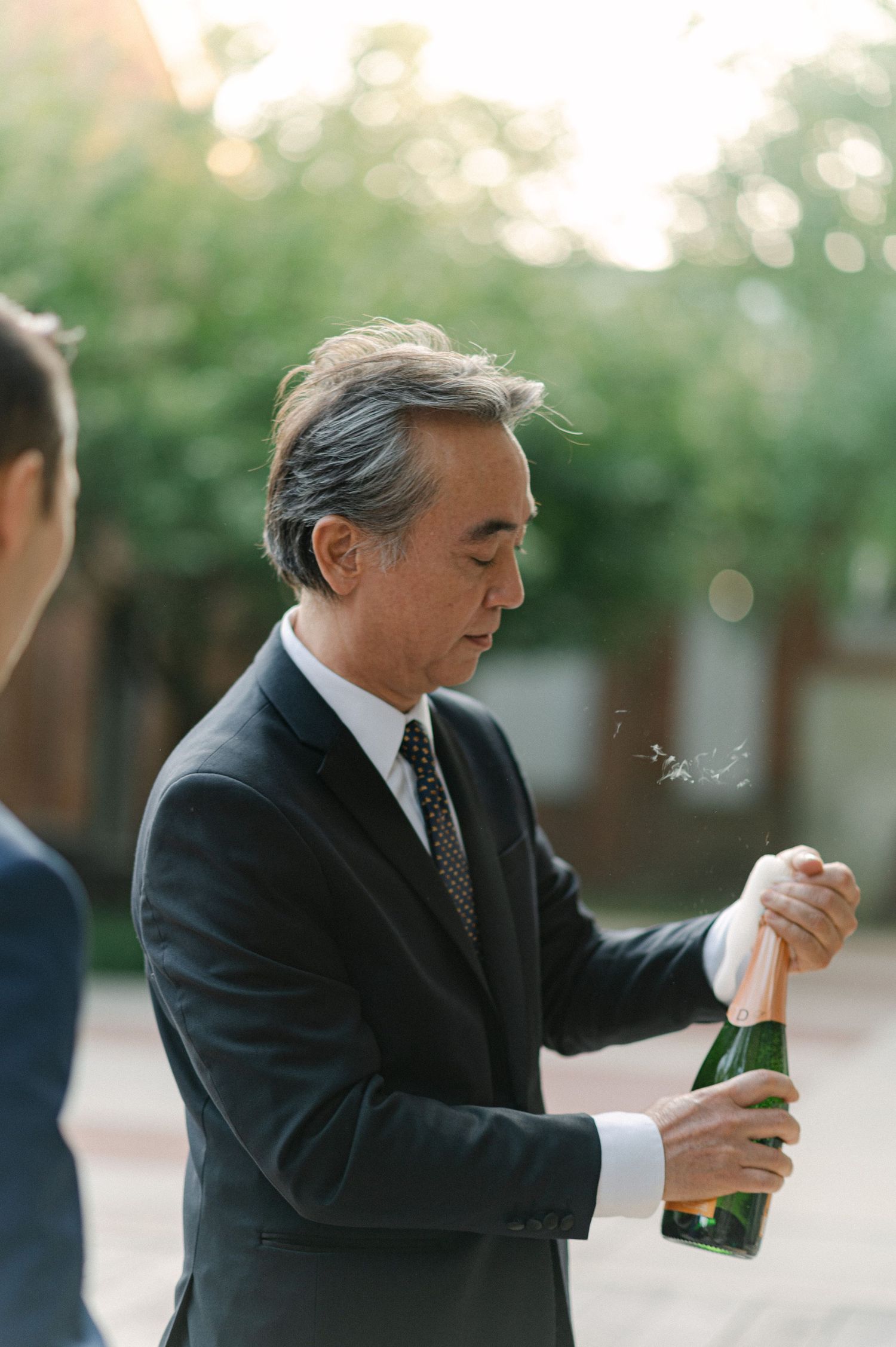 brides dad opens champagne