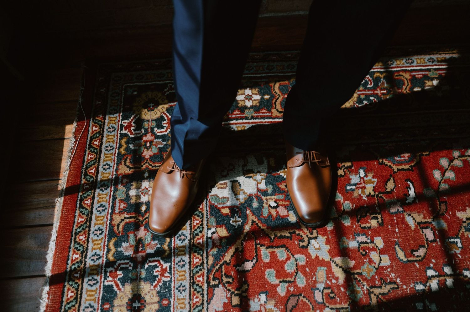 grooms shoes groomstyle direct sunlight antrim 1844 wedding maryland intimate elopement photographer summer wedding