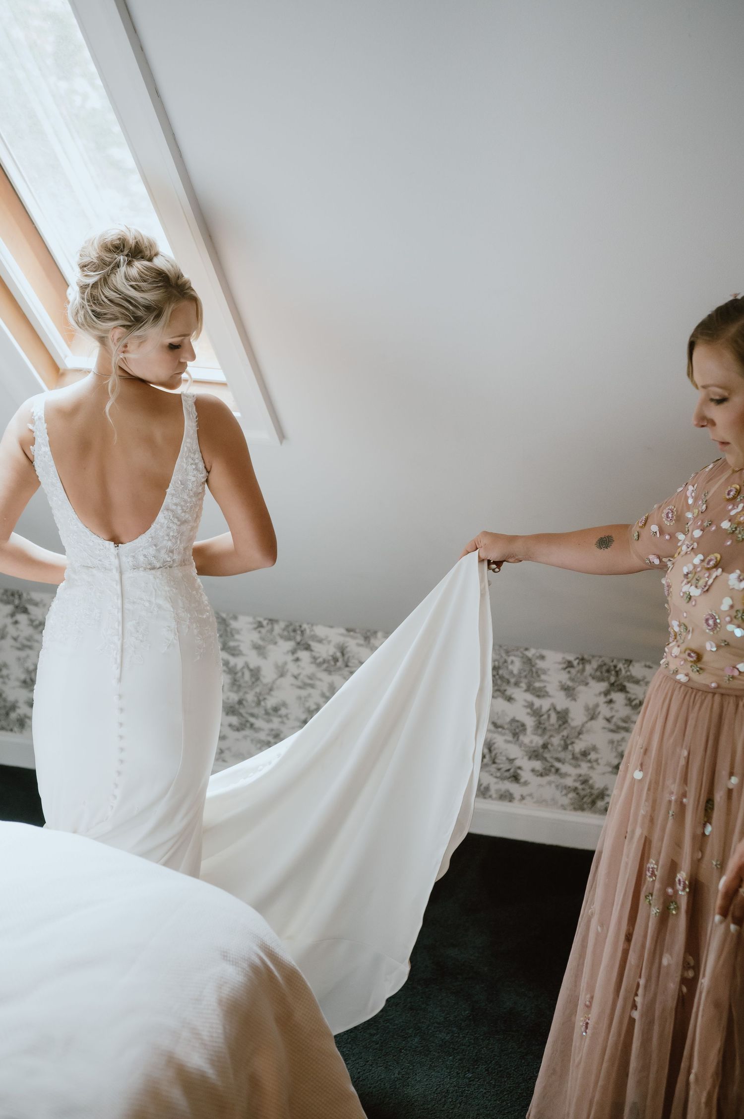 wedding dress bride and bridesmaid antrim 1844 wedding maryland intimate elopement photographer summer wedding
