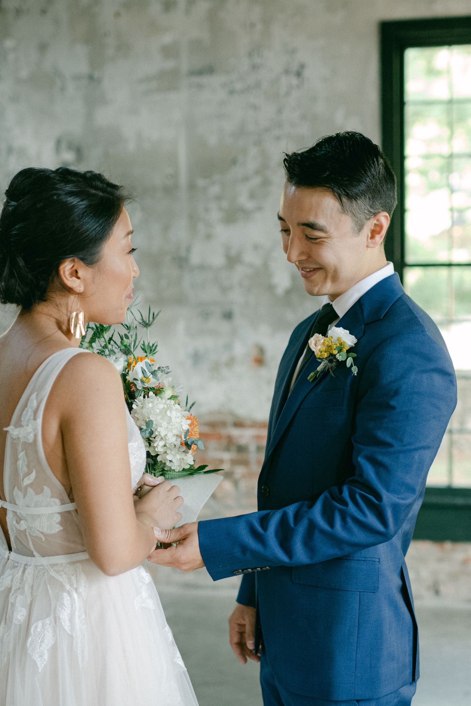 groom tearful as he sees bride for the first time