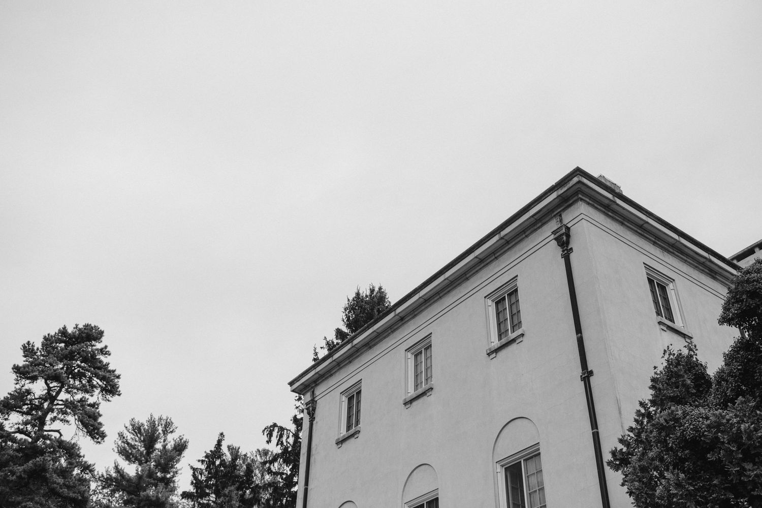 side of strong mansion the morning of a wedding