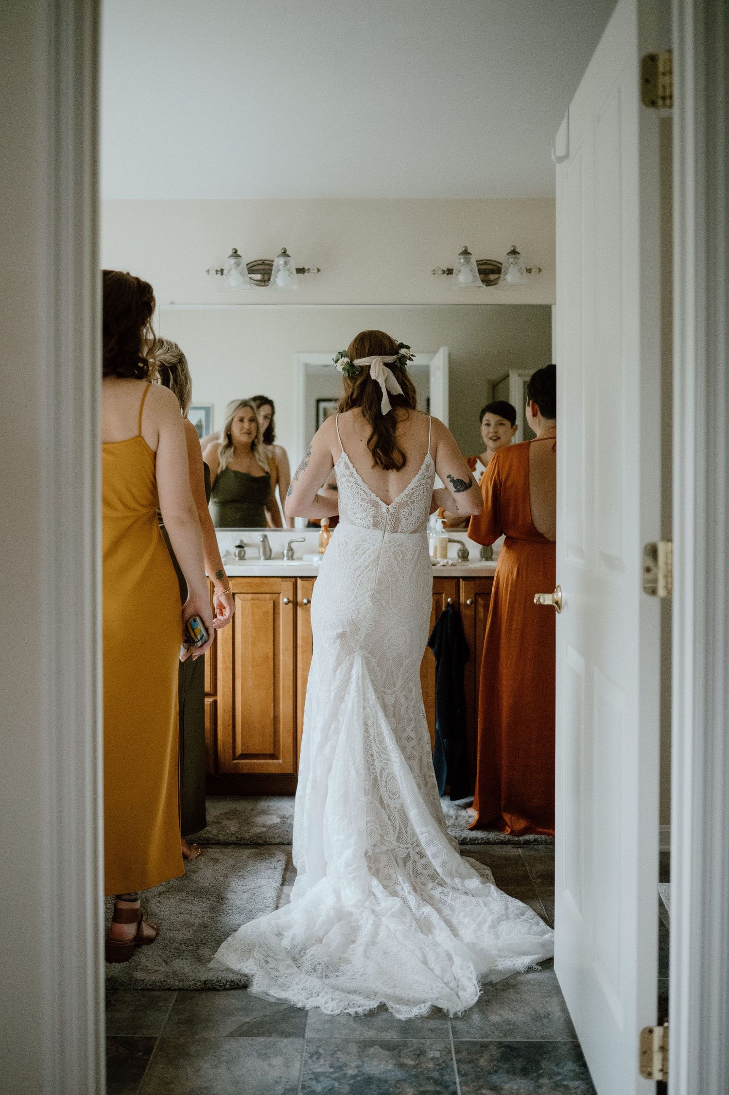 bride putting on makeup back of lace wedding dress backyard wedding maryland wedding photographer
