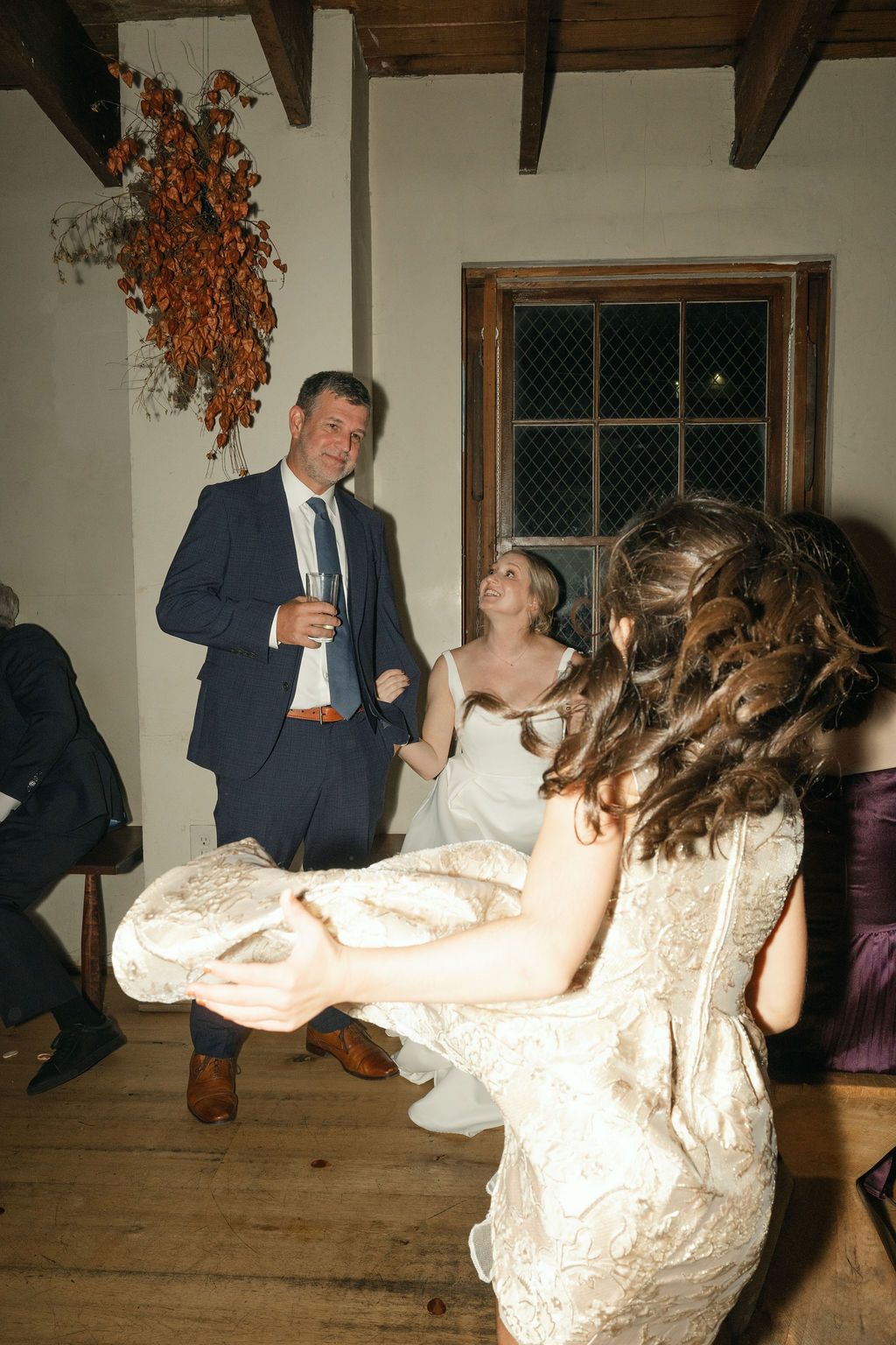 Wedding celebration in a rustic venue with wooden beams and autumn decorations Fadensonnon in Baltimore