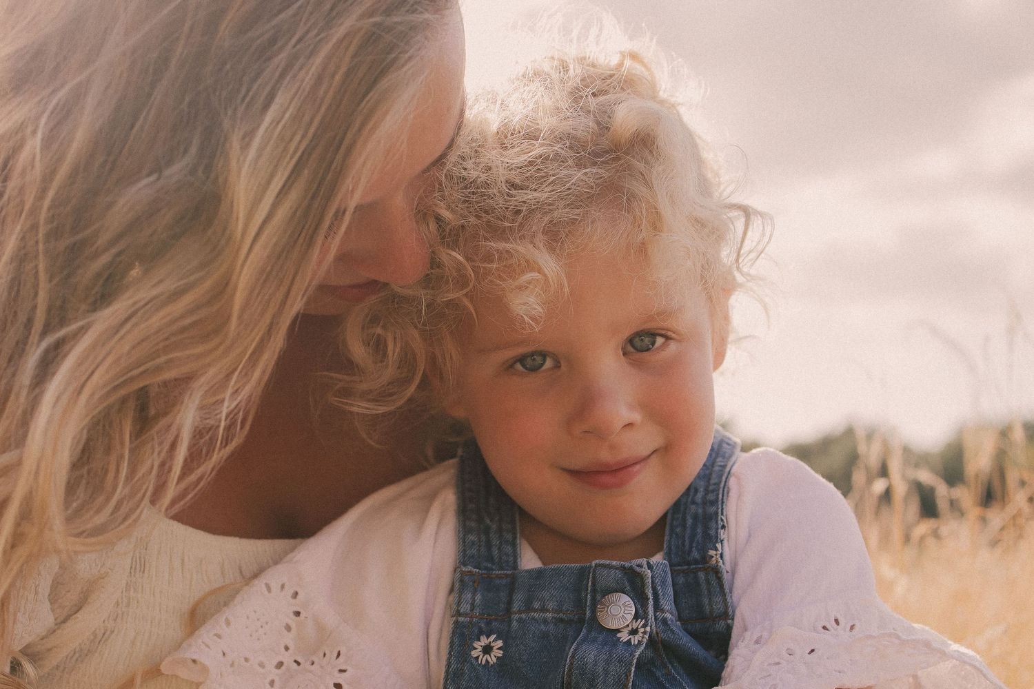 Mommy & Me moeder en kind fotoshoot moederdag fotoshoot idee herinneringen moeder kind fotograaf 
puur moeder-kind moment