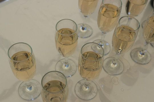 Photographie de vin d’honneur et cocktail de mariage en extérieur dans le Sud de l’Oise.