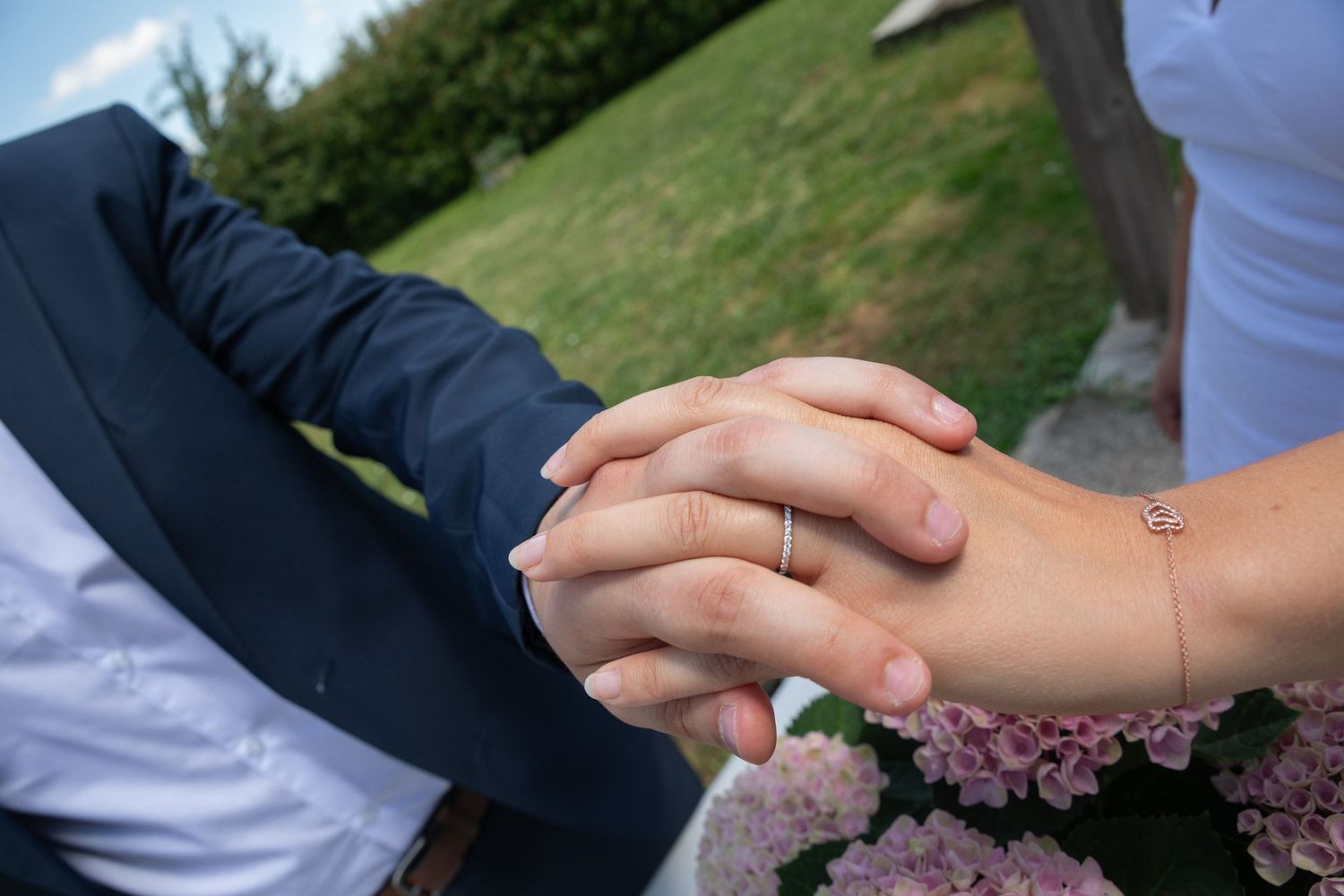Détails des préparatifs de la mariée avant le mariage civil – Photographe Montataire.