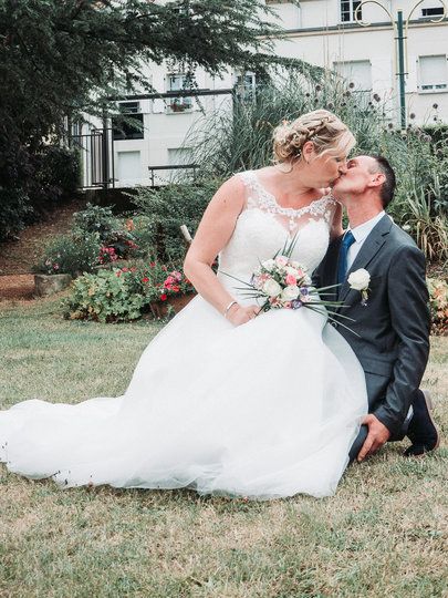 Séance photo de couple après un mariage civil à la mairie de Montataire – Photographie naturelle et lumineuse signée Echo Studio.